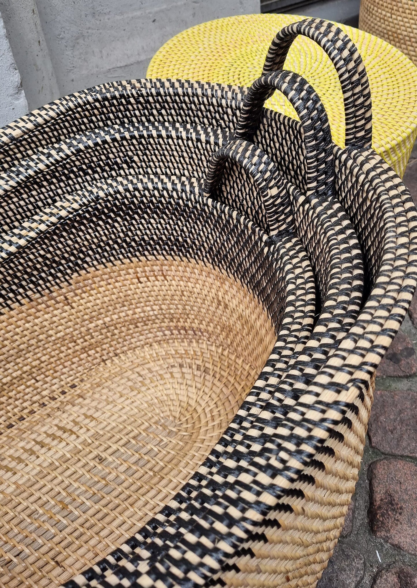 Bambuskurv - Oval to-farvet kurv i sort - novamøbler