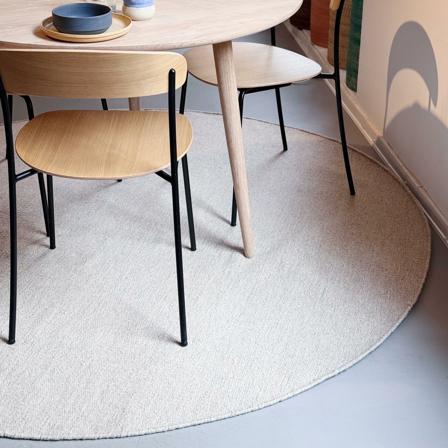 Regnbue - Rundt Uldgulvtæppe - 100% Uld - Medium Grey - novamøbler