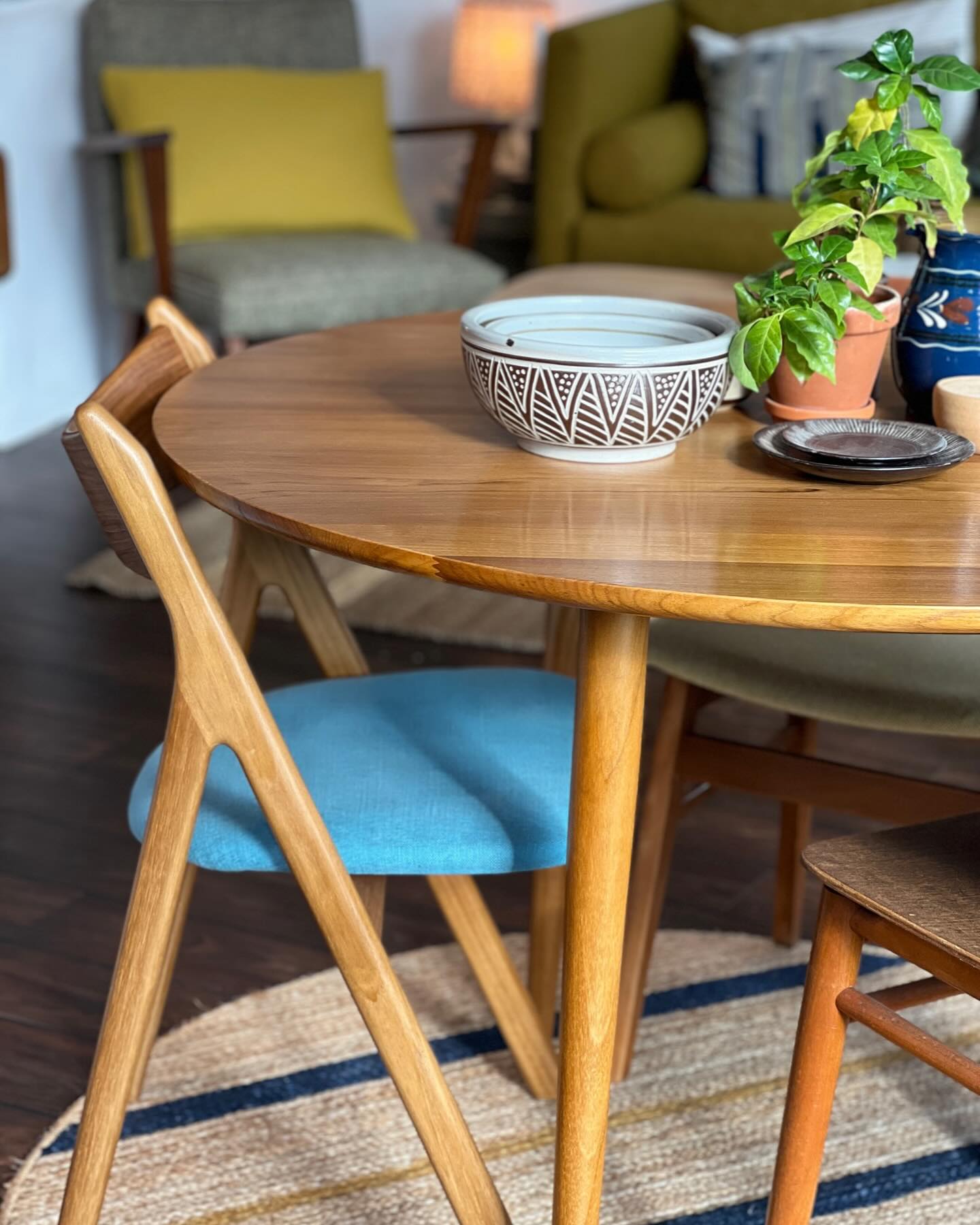 Rundt spisebord - Ø110 - Teaktræ - P003 - By Sol - novamøbler