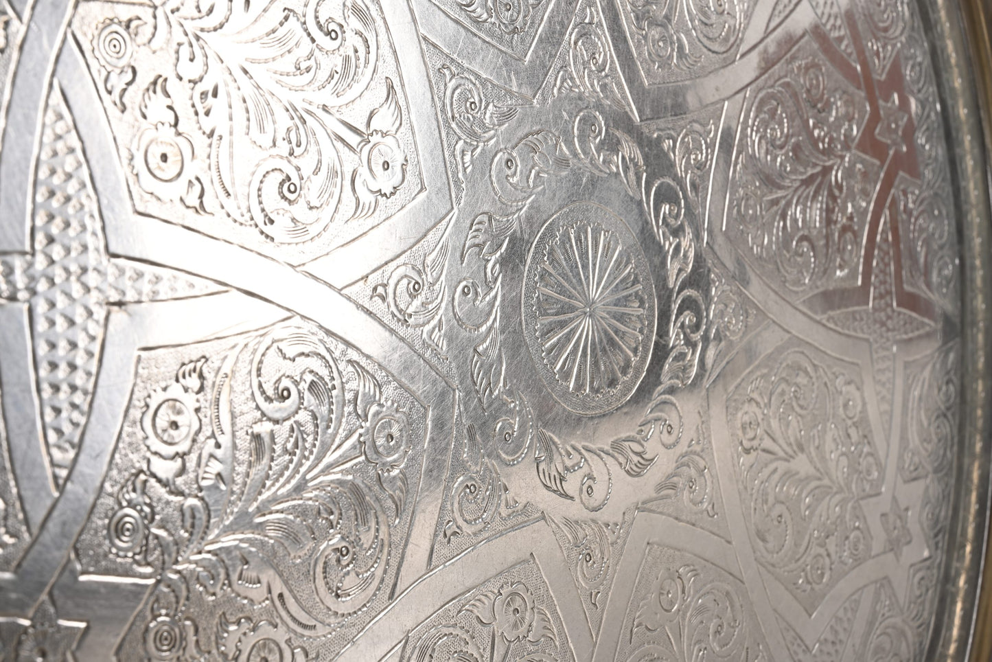 Håndlavet marokkansk bakke - Ø58 cm - Aluminium - By Sol - novamøbler