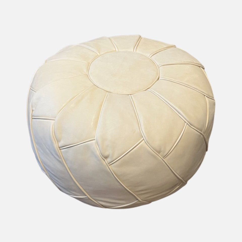 Stor rosetformet puf - Hvid kernelæder - Ø55 cm - novamøbler