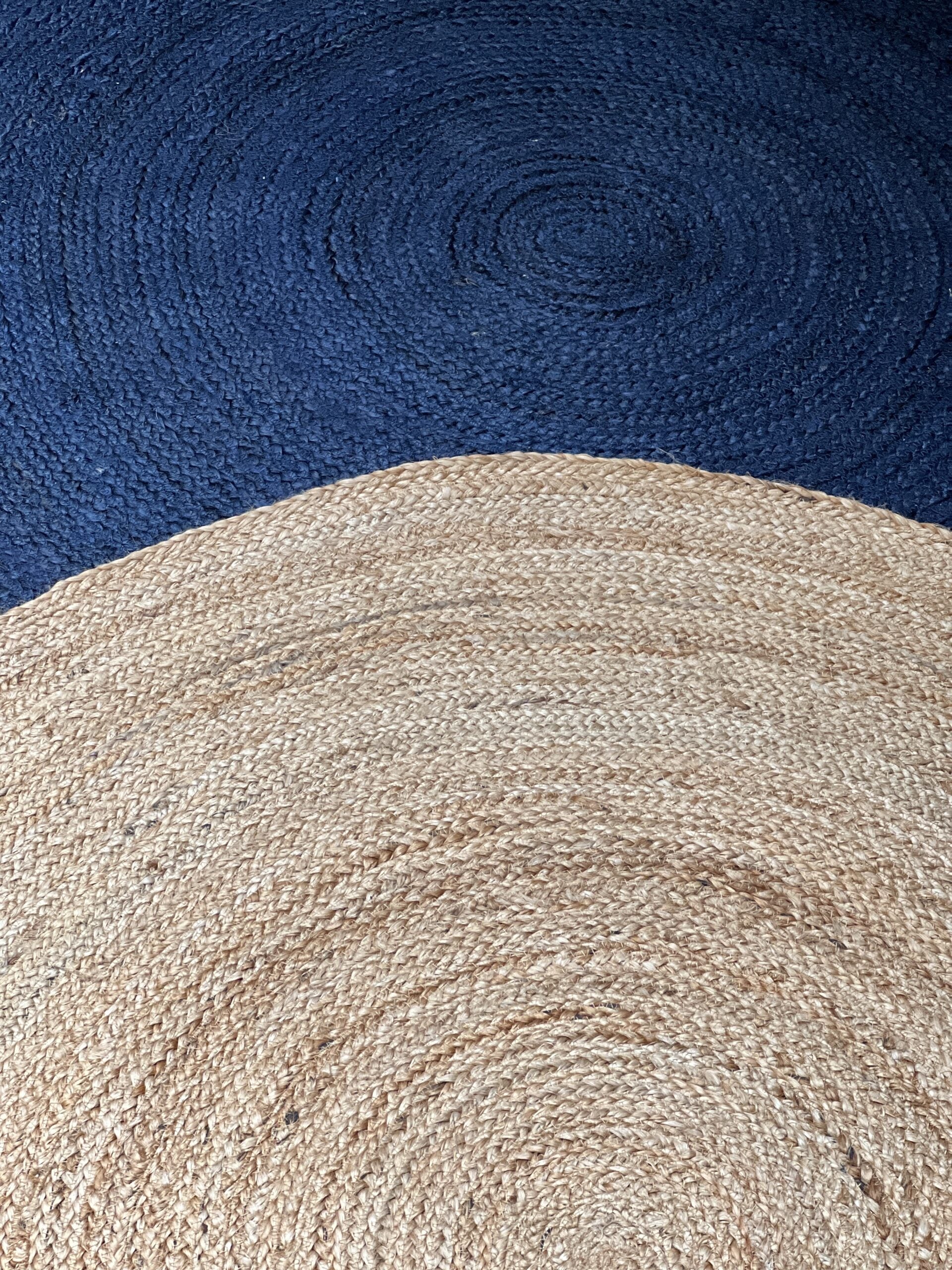 Rundt Jute Gulvtæppe - Petrol Blue - Ø130cm - novamøbler