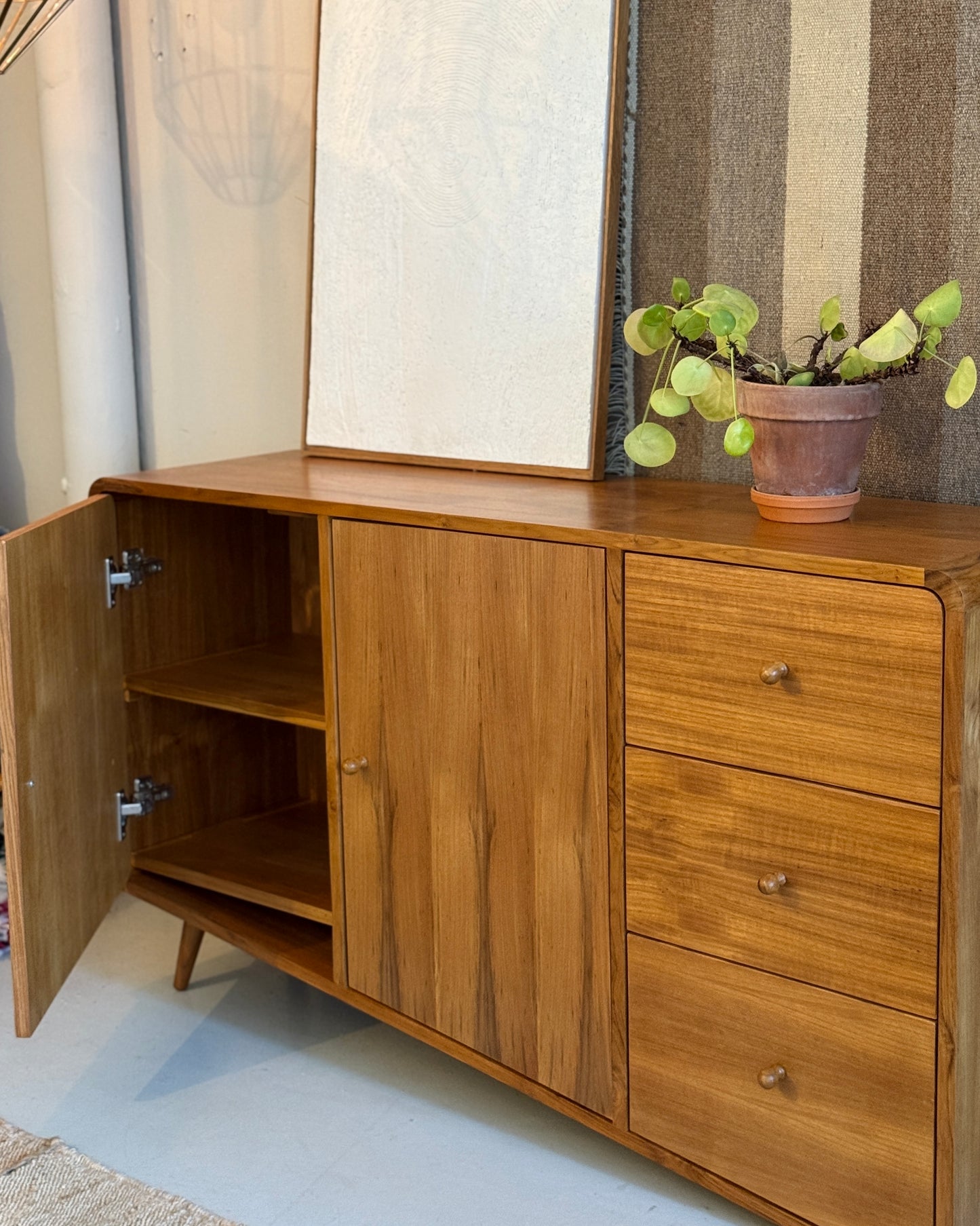 Asymmestrisk skænk - Teaktræsfinér - By Sol - novamøbler