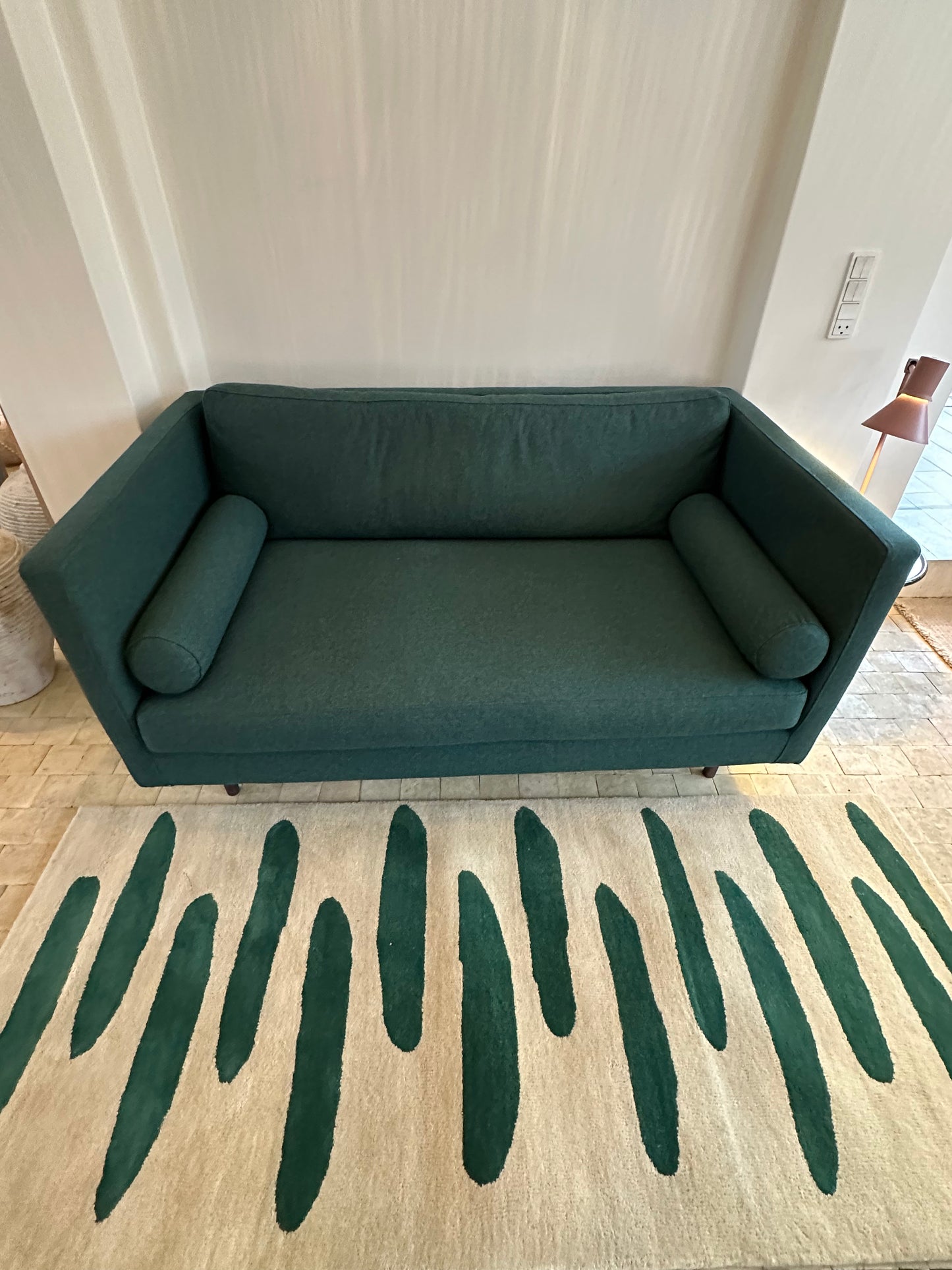 Udstillingsmodel - Sofa 01 - mørkegrøn - 2-personers - novamøbler