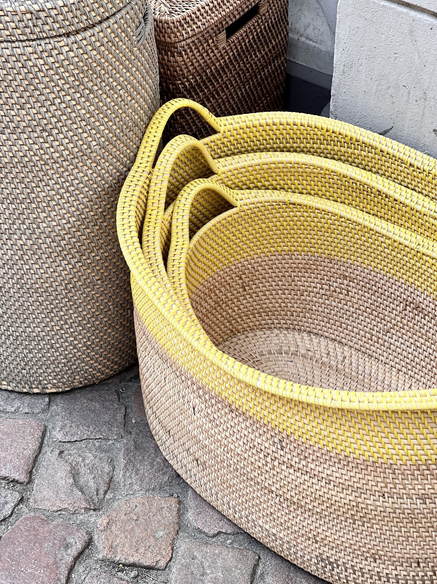 Udstilligsmodel - Bambuskurv - Oval to-farvet kurv i gul - novamøbler