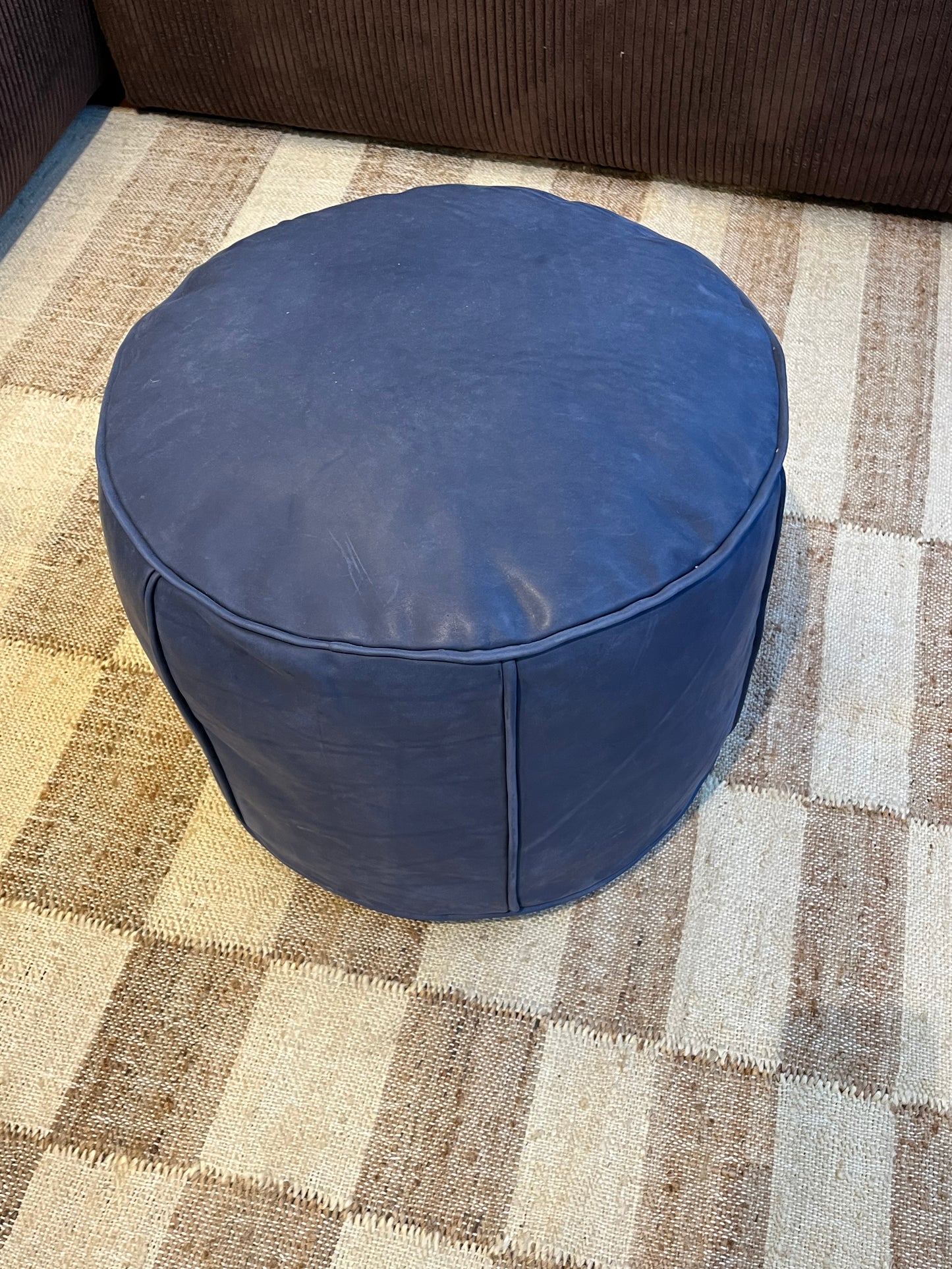 Udstillingsmodel - Læderpuf - Dark Blue kernelæder