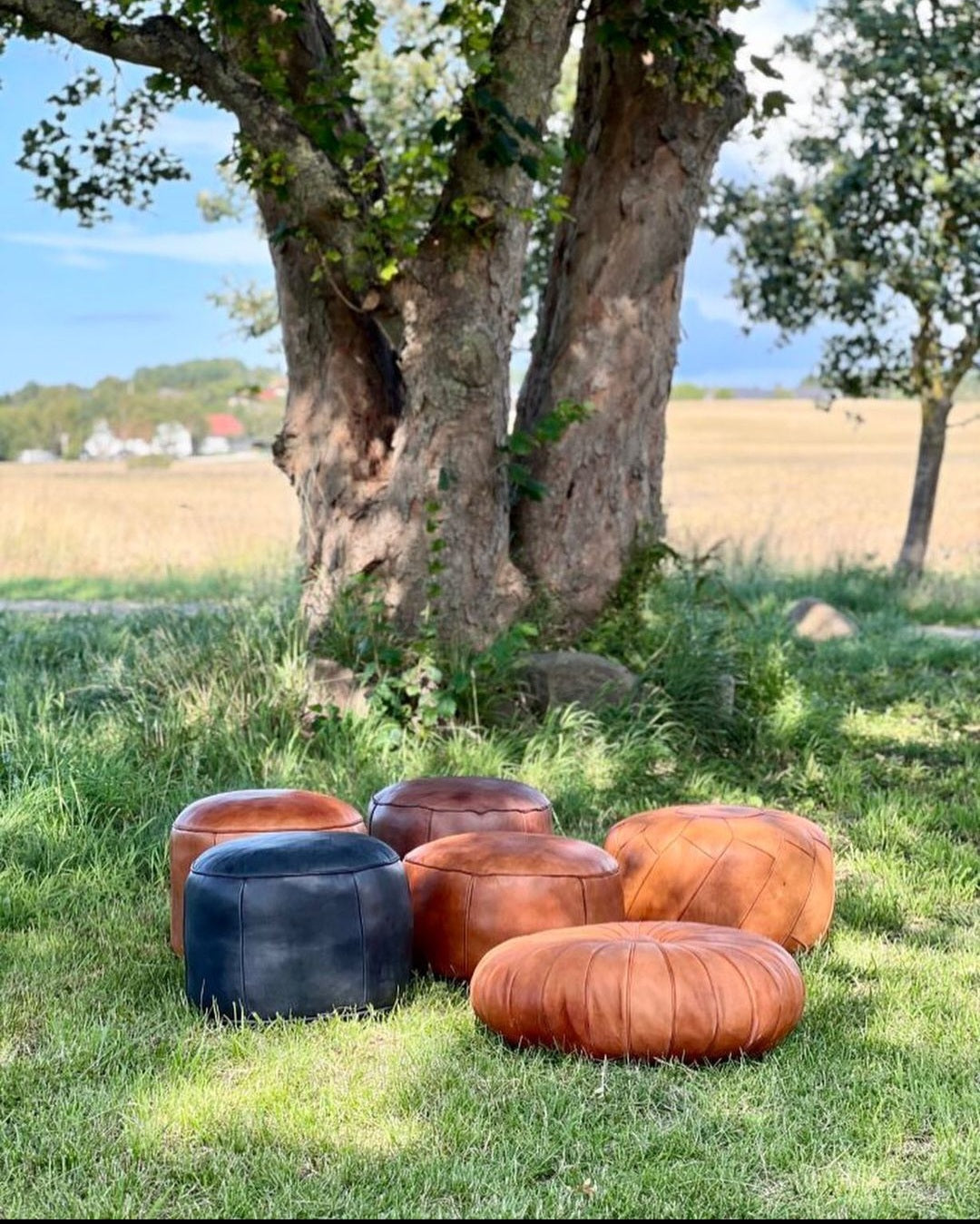 Stor rosetformet puf - Cognacfarvet kernelæder - Ø55 cm - novamøbler