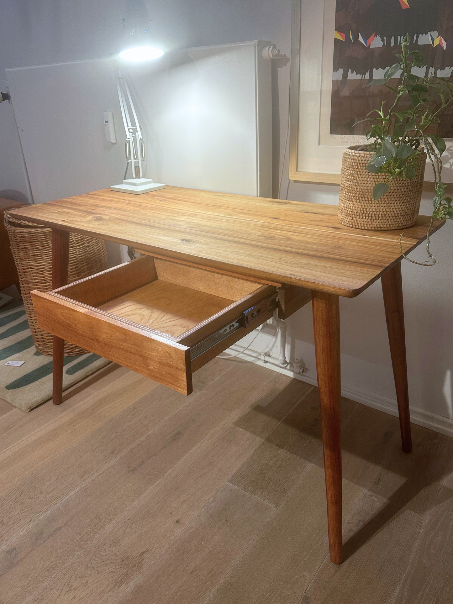 Udstillingsmodel - Skrivebord - C007 - Akacie - By Sol