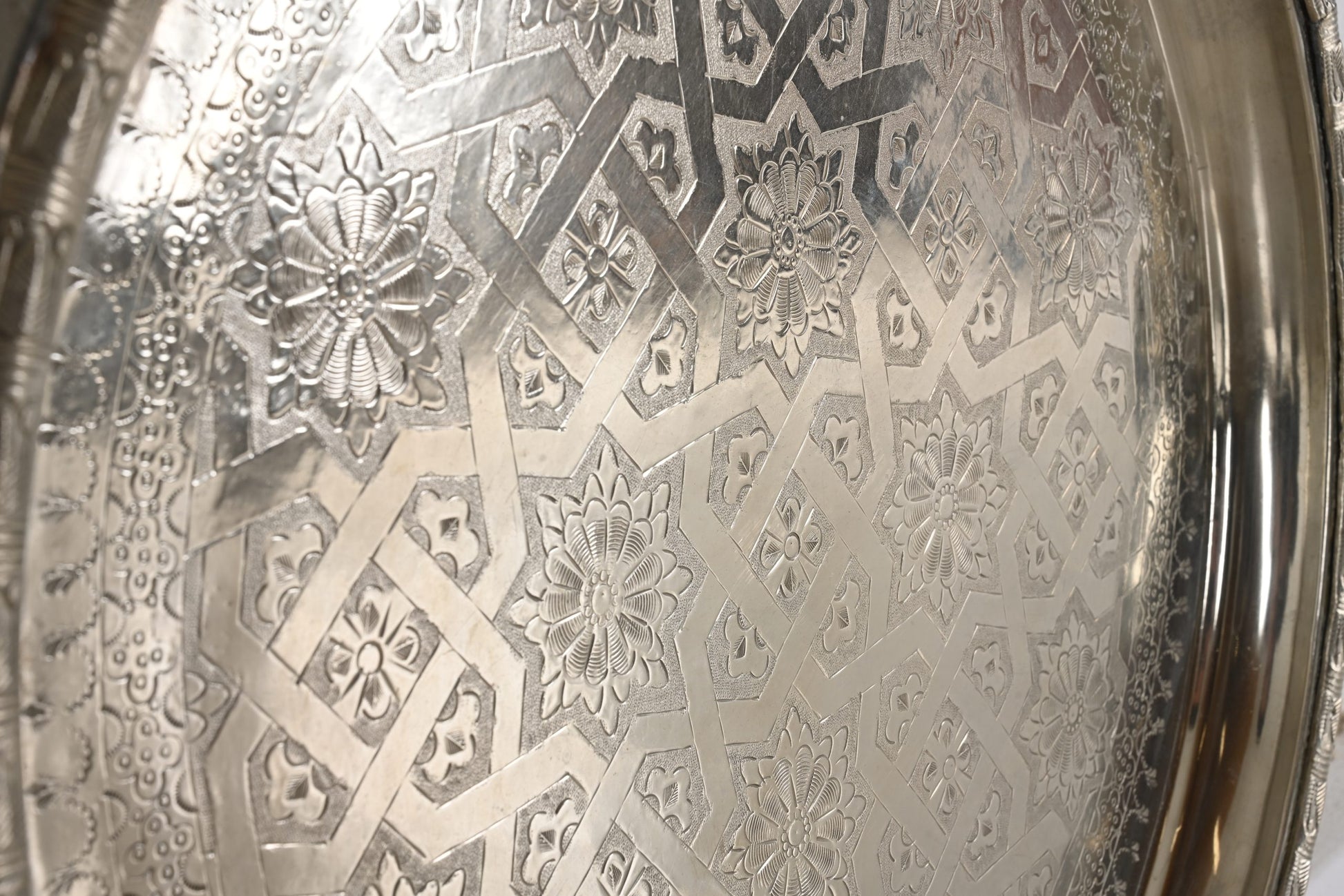 Håndlavet marokkansk bakke - Ø63 cm - Aluminium - By Sol - novamøbler