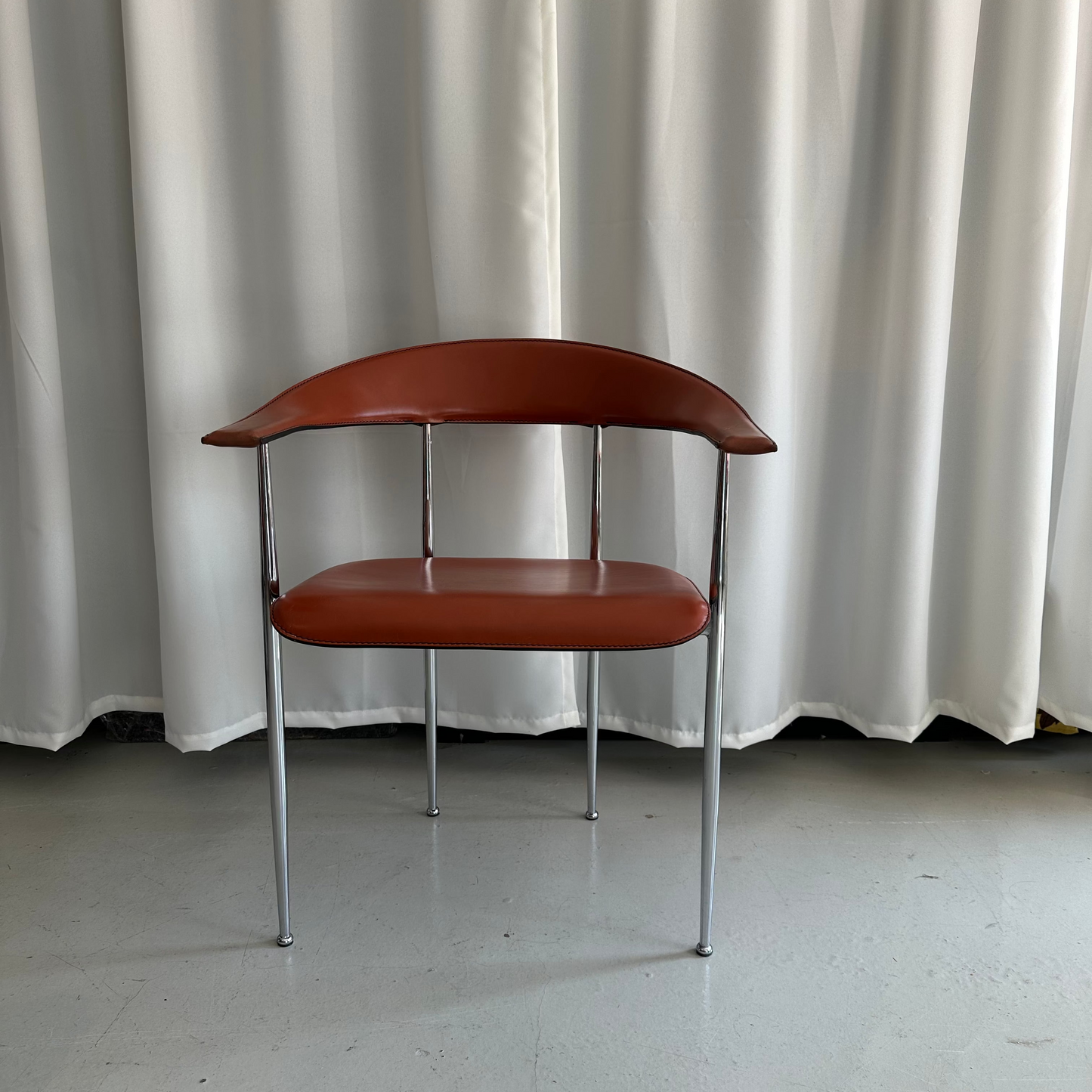 Vintage spisebordsstol P40 i cognacfarvet kernelæder designet af Vegni & Gual Tierotti for Fasem - novamøbler