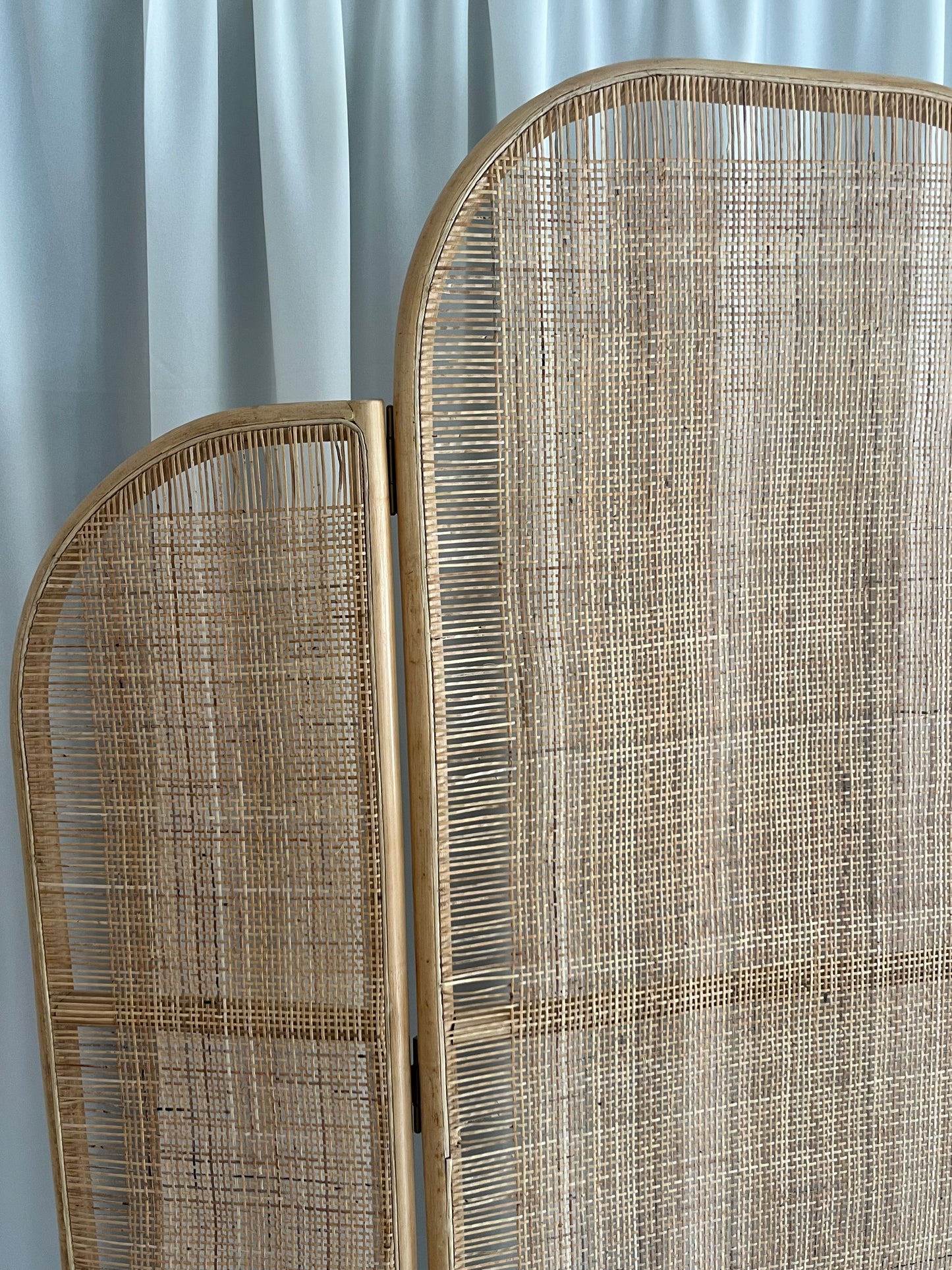 Udstillingsmodel - Rumdeler i håndvævet rattan