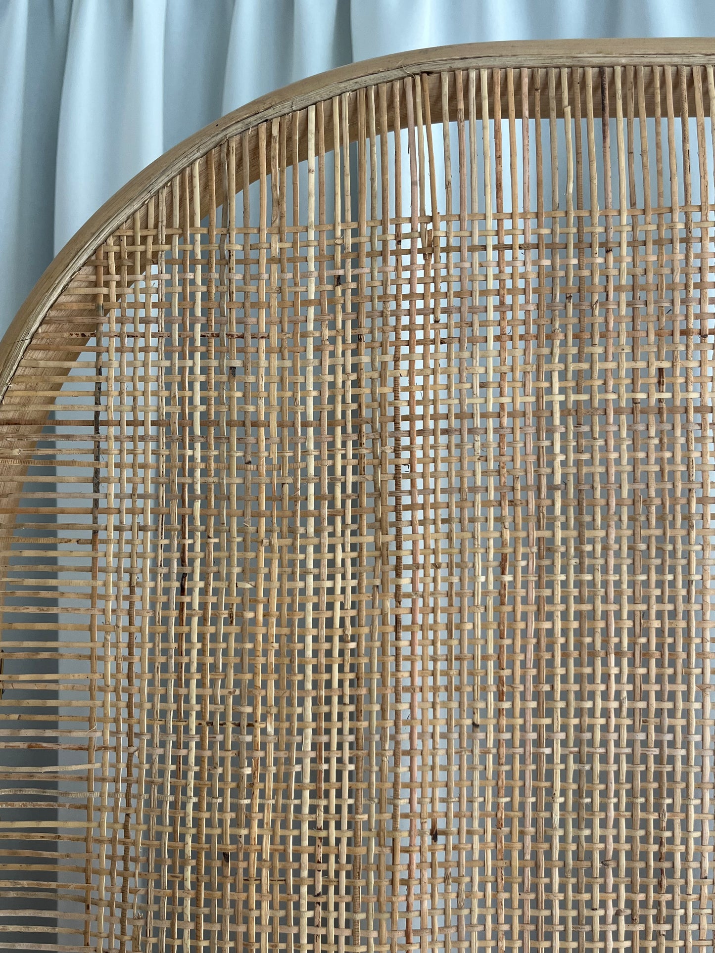 Udstillingsmodel - Rumdeler i håndvævet rattan