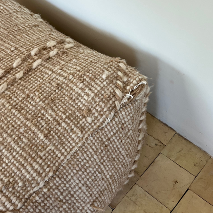 Udstillingsmodel - Håndvævet puf i naturfarver - 64 x 64 cm - novamøbler