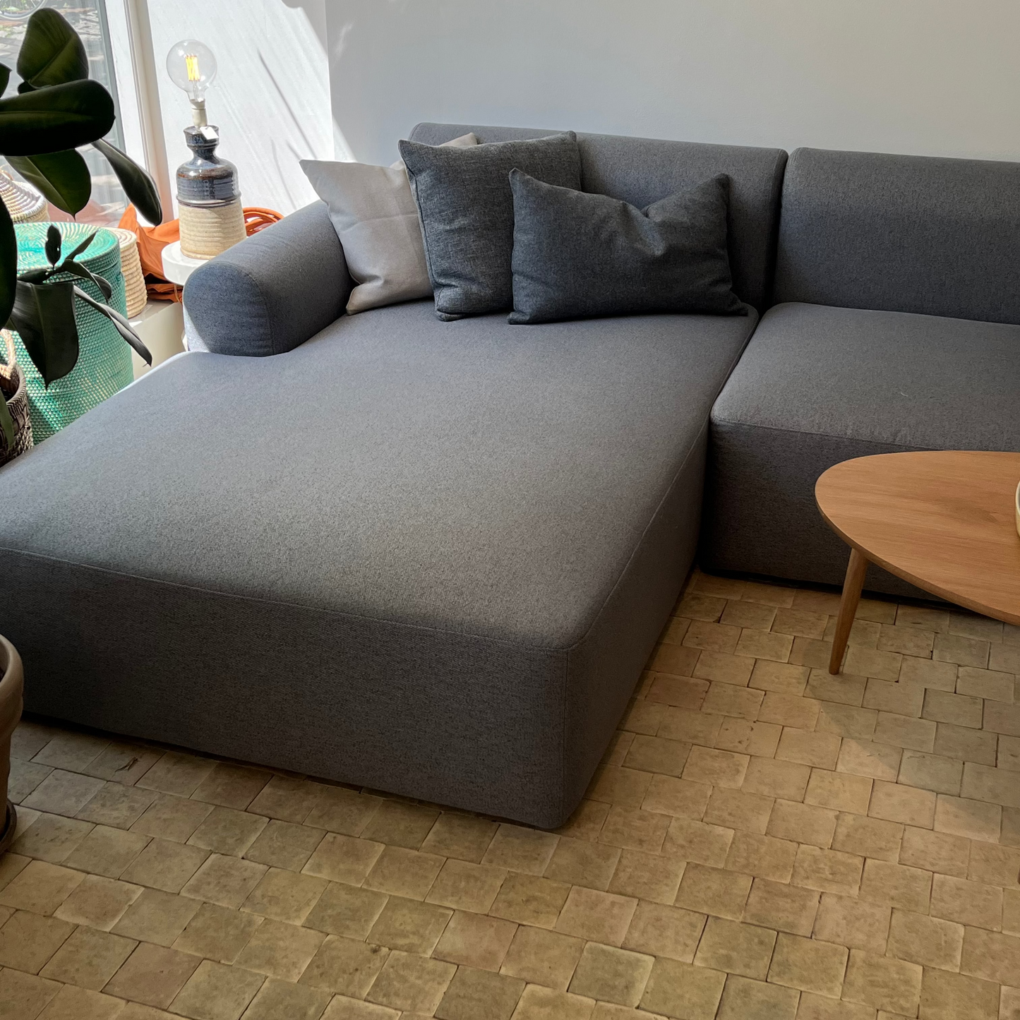 Udstillingsmodel - Tenksom chaiselong sofa - Rund - kombination U2L - soft grey