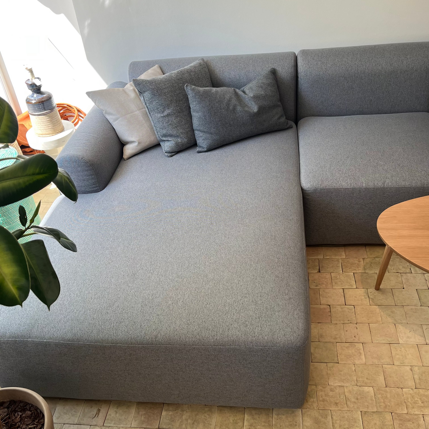 Udstillingsmodel - Tenksom chaiselong sofa - Rund - kombination U2L - soft grey