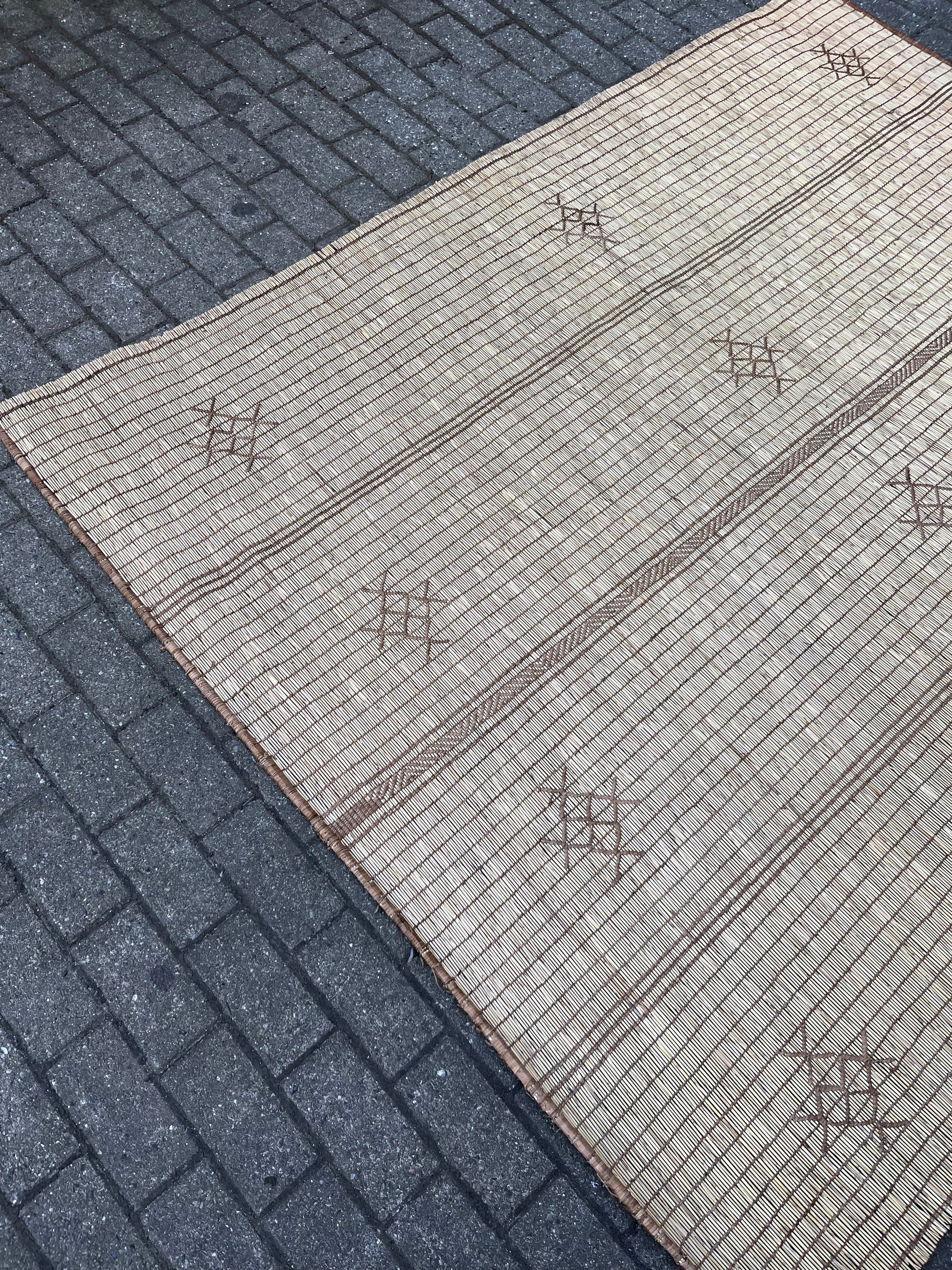 Tuareg Mat / vægdekoration – 175 x 216 cm - novamøbler