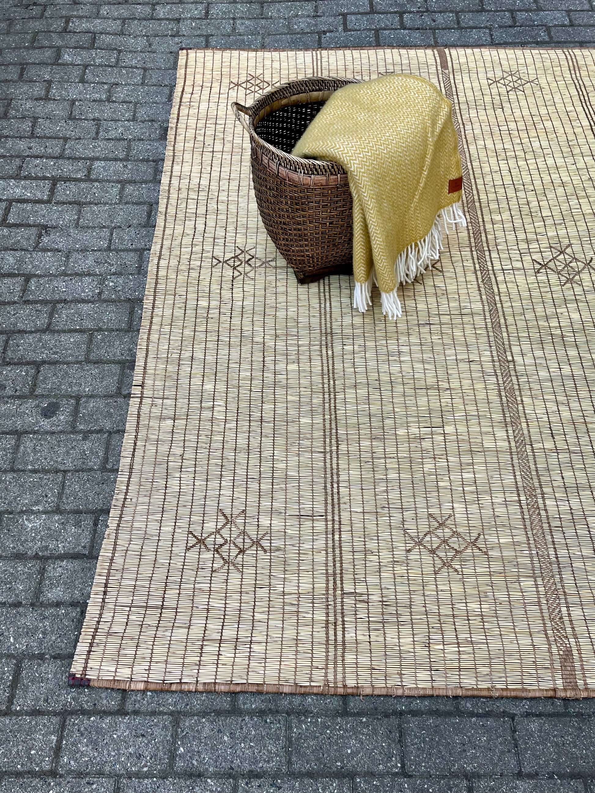 Tuareg Mat / vægdekoration – 175 x 216 cm - novamøbler