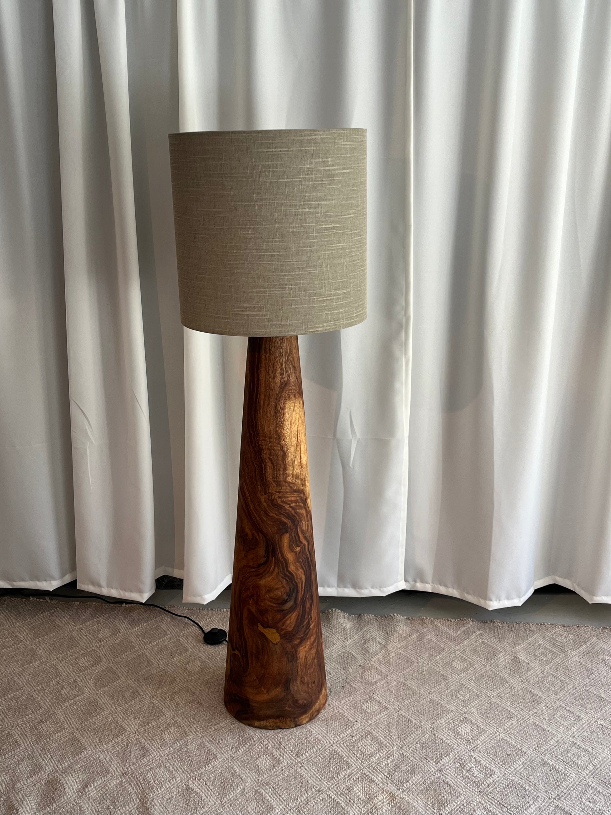 Gulvlampe - Natural el. Sand - Okina - By Sol - novamøbler