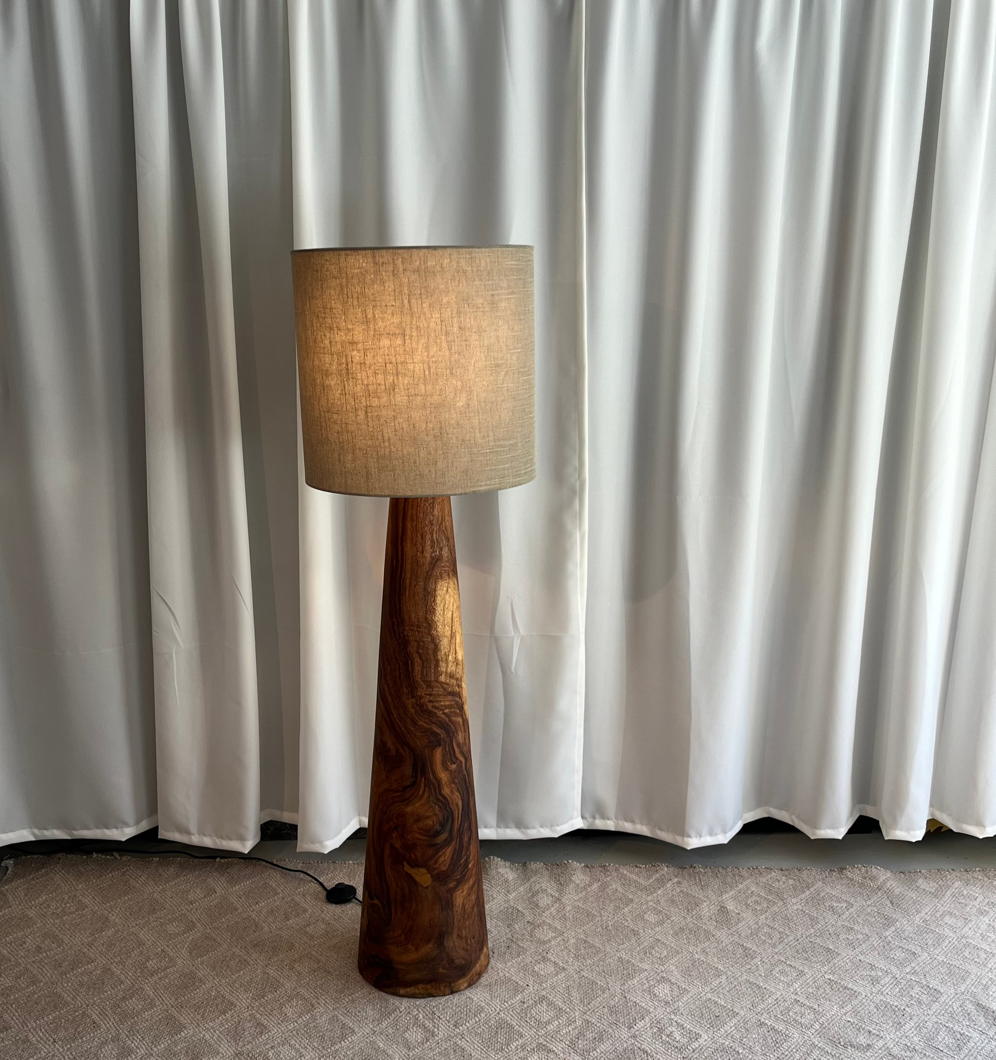 Gulvlampe - Natural el. Sand - Okina - By Sol - novamøbler