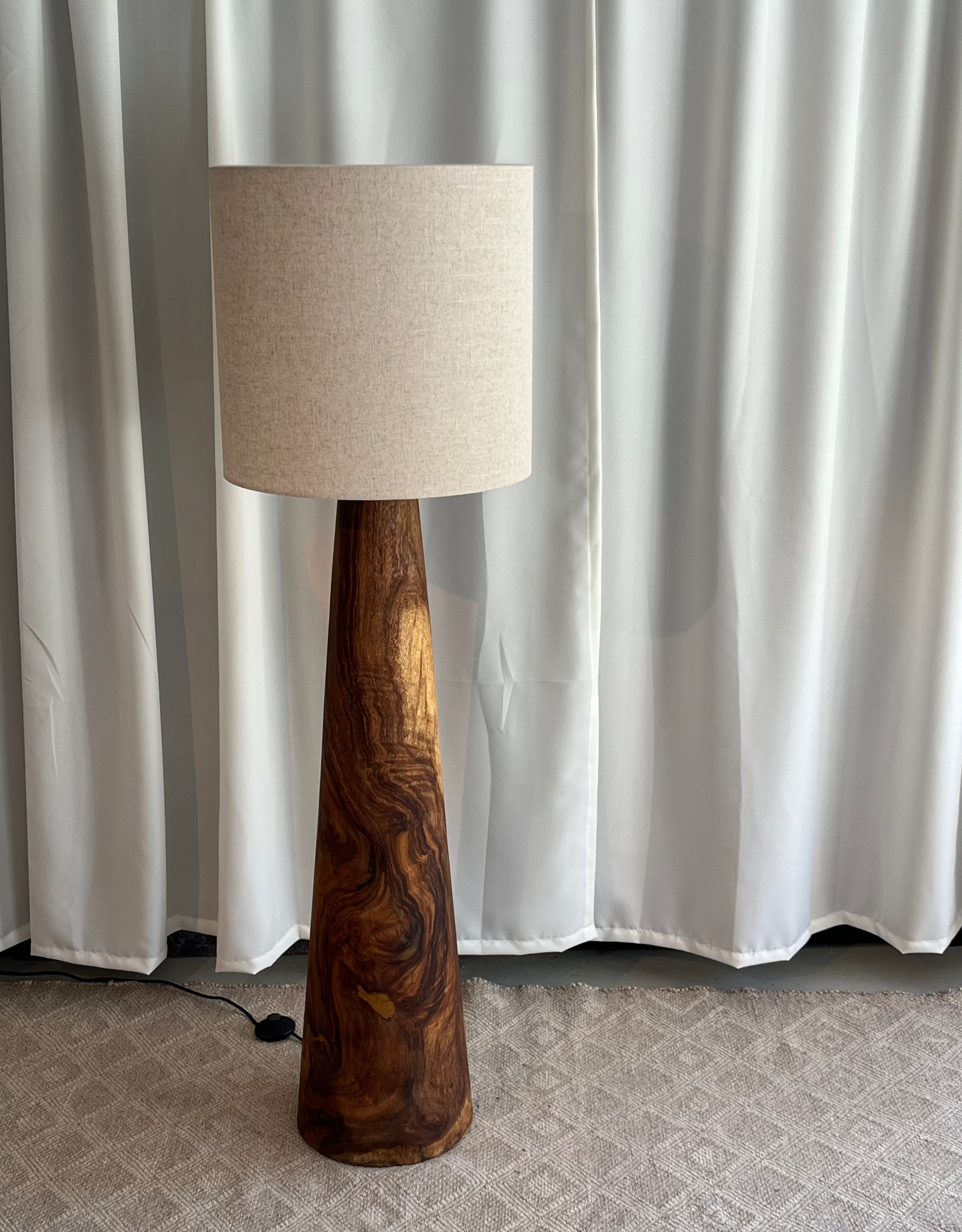 Gulvlampe - Natural el. Sand - Okina - By Sol - novamøbler