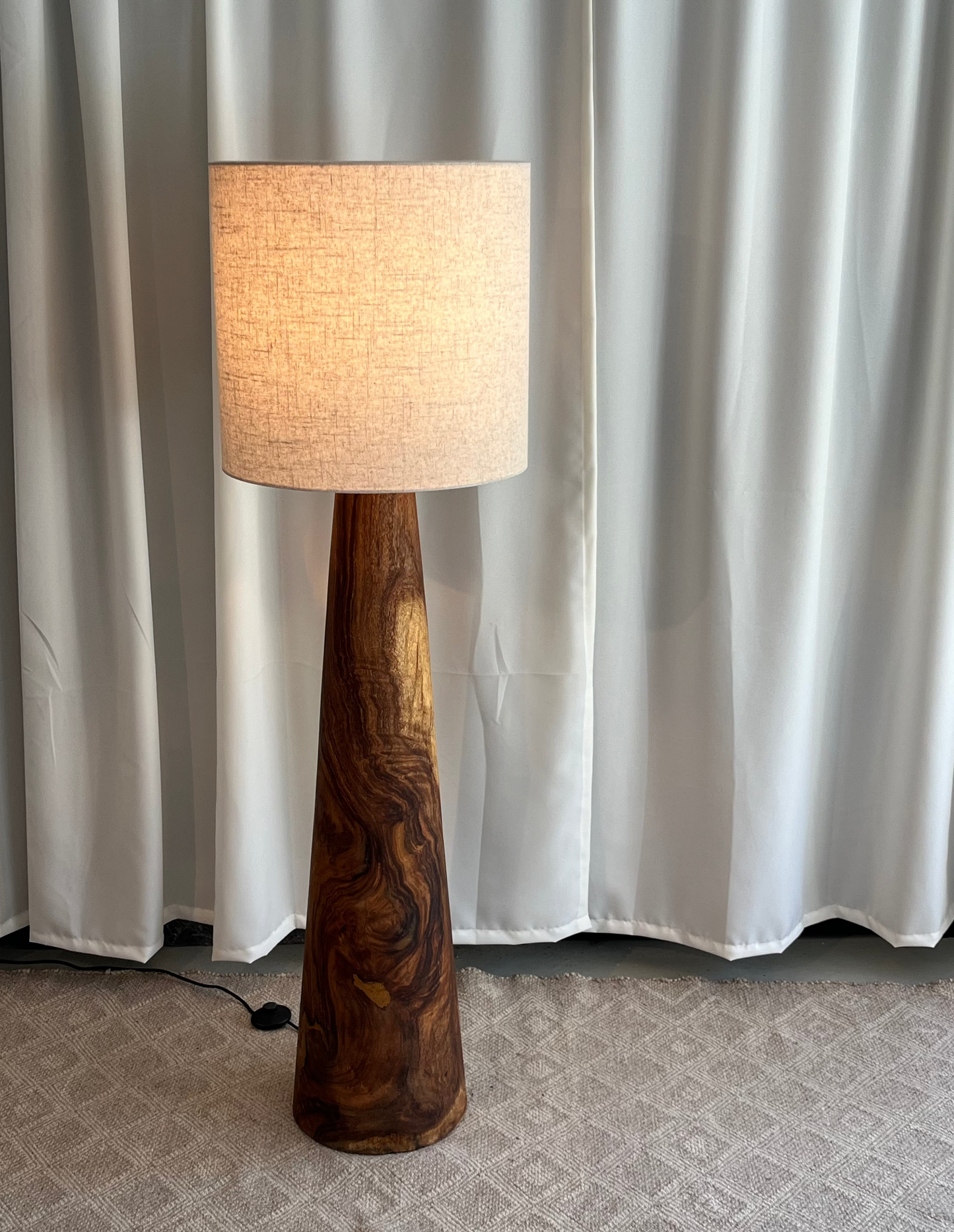 Gulvlampe - Natural el. Sand - Okina - By Sol - novamøbler