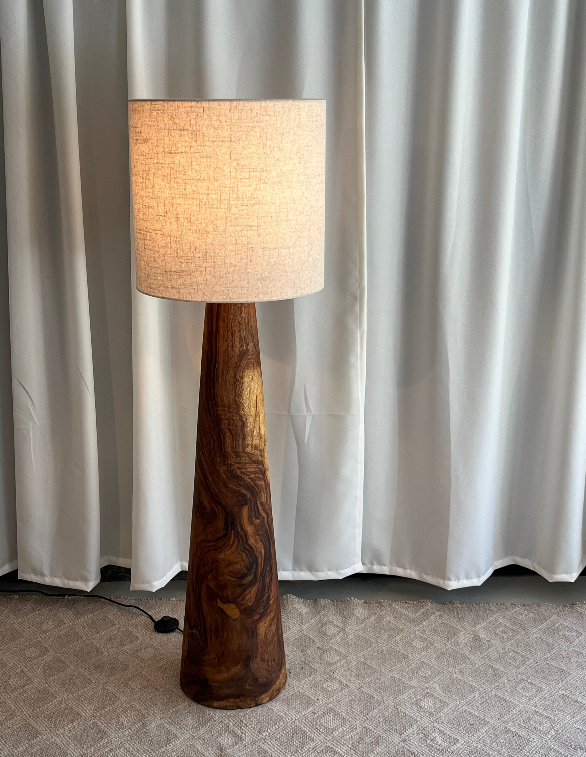 Gulvlampe - Natural el. Sand - Okina - By Sol - novamøbler