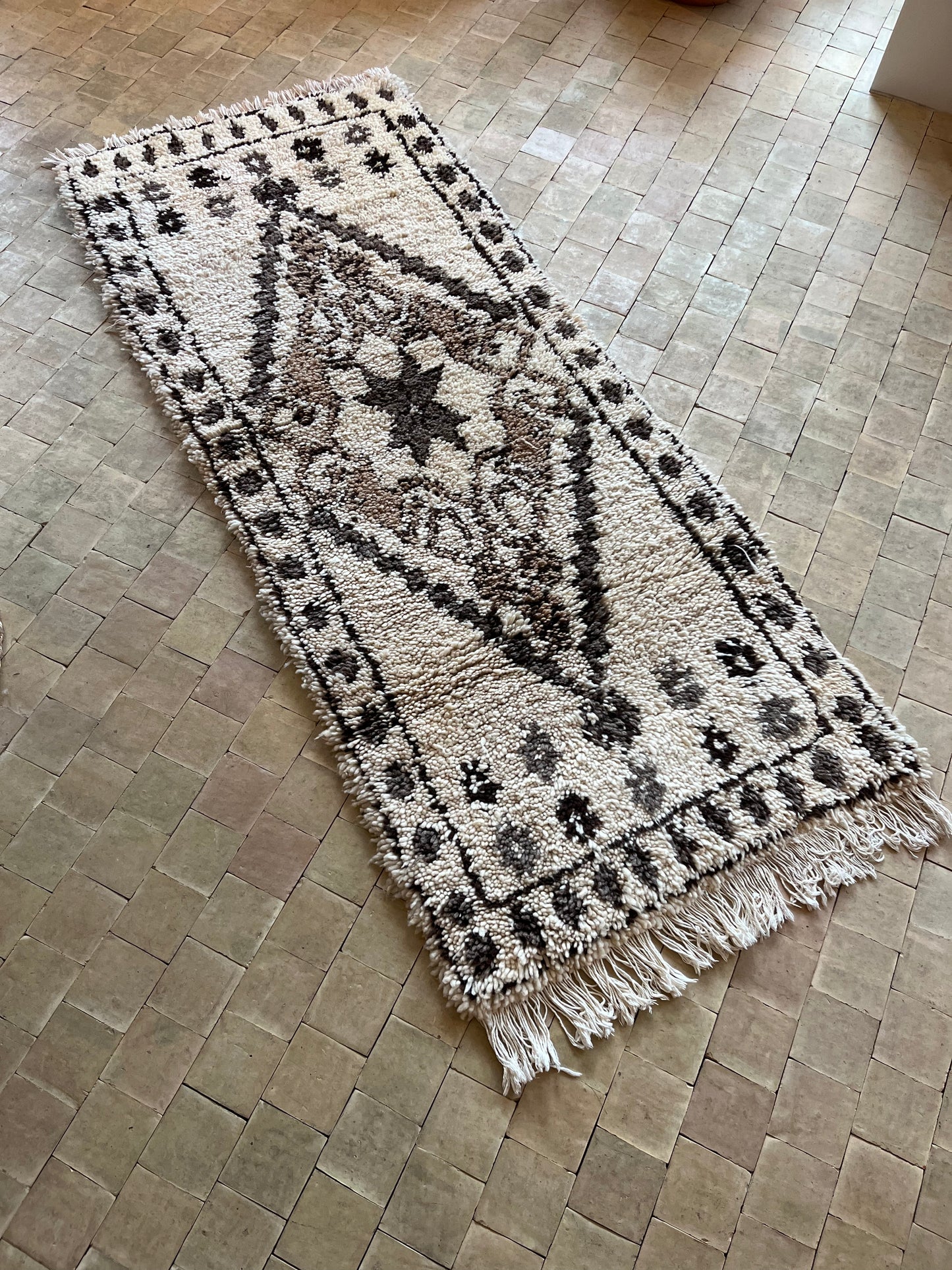 Marokkansk tæppe - Boucheroite - 208 x 83 cm - novamøbler