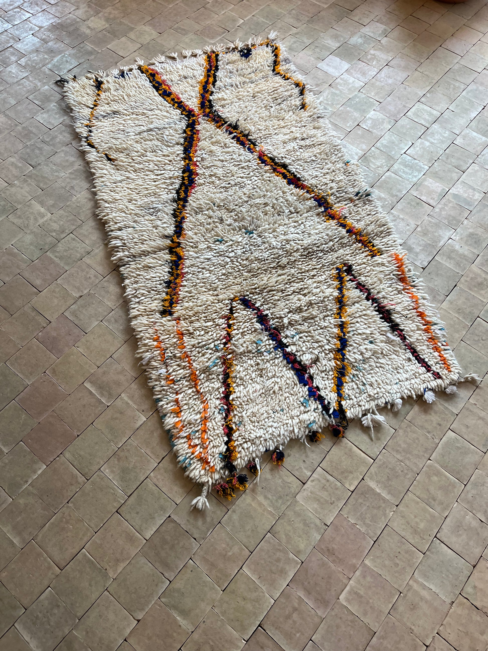 Marokkansk tæppe - Boucheroite - 164x 85 cm - novamøbler