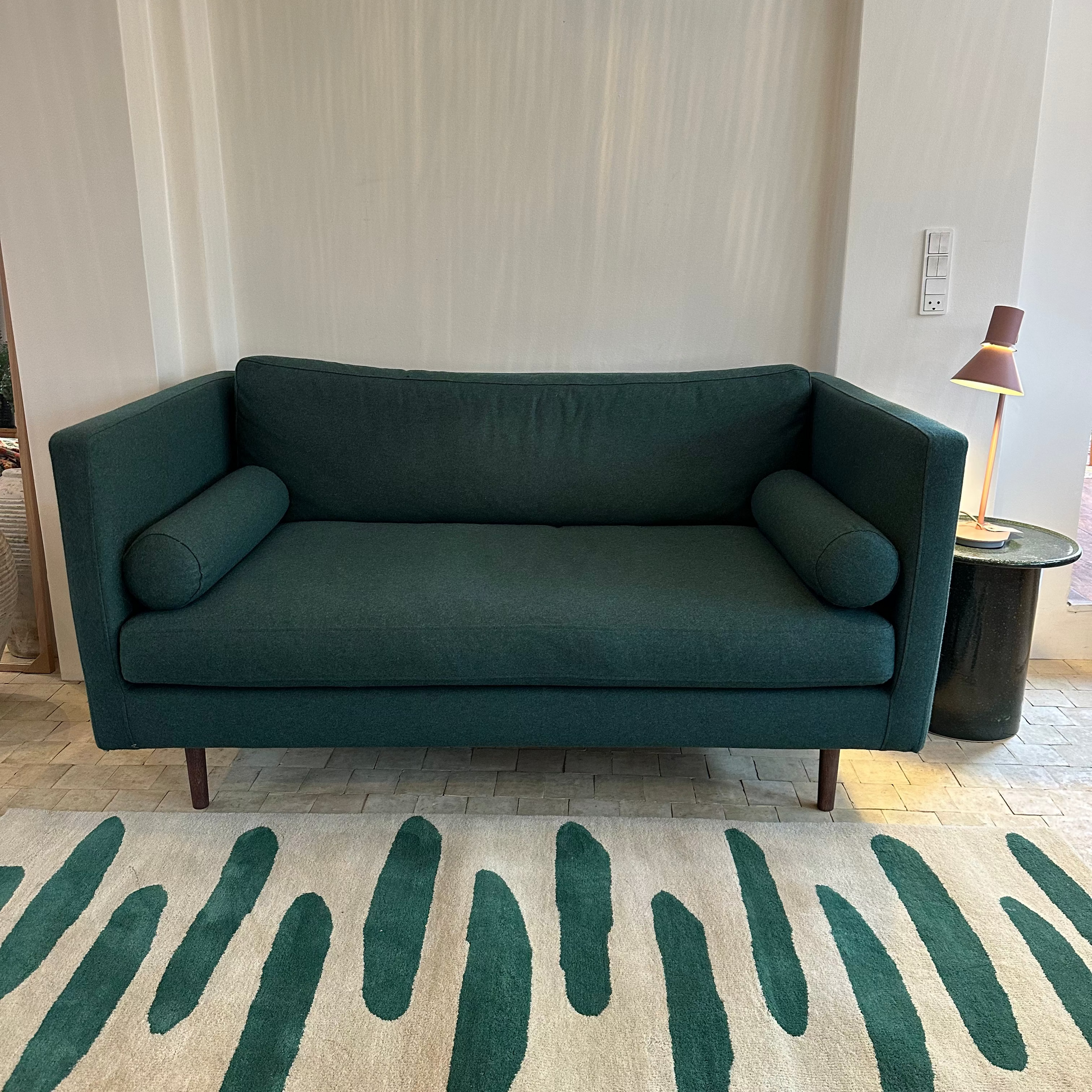 Udstillingsmodel - Sofa 01 - mørkegrøn - 2-personers - novamøbler