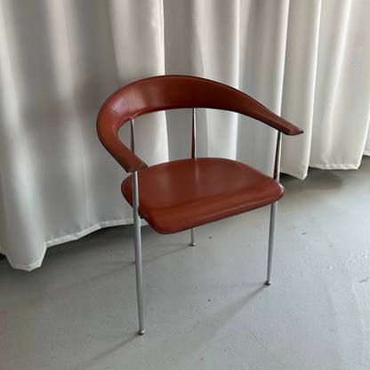 Vintage spisebordsstol P40 i cognacfarvet kernelæder designet af Vegni & Gual Tierotti for Fasem - novamøbler