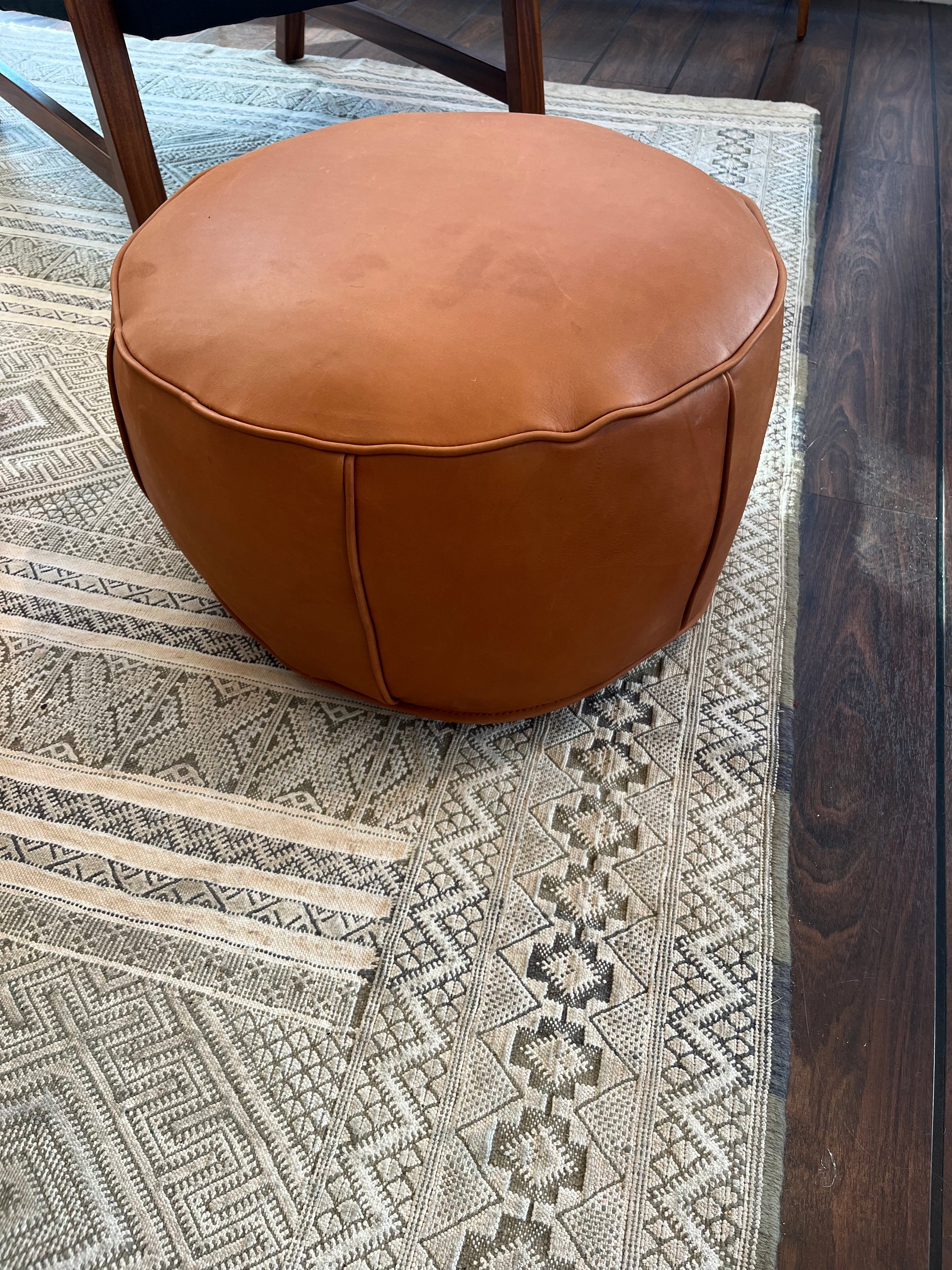 Udstillingsmodel - Læderpuf - Cognacfarvet kernelæder - novamøbler