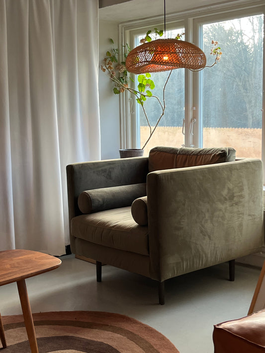 Udstillingsmodel - Lænestol i mørkegrøn velour - novamøbler