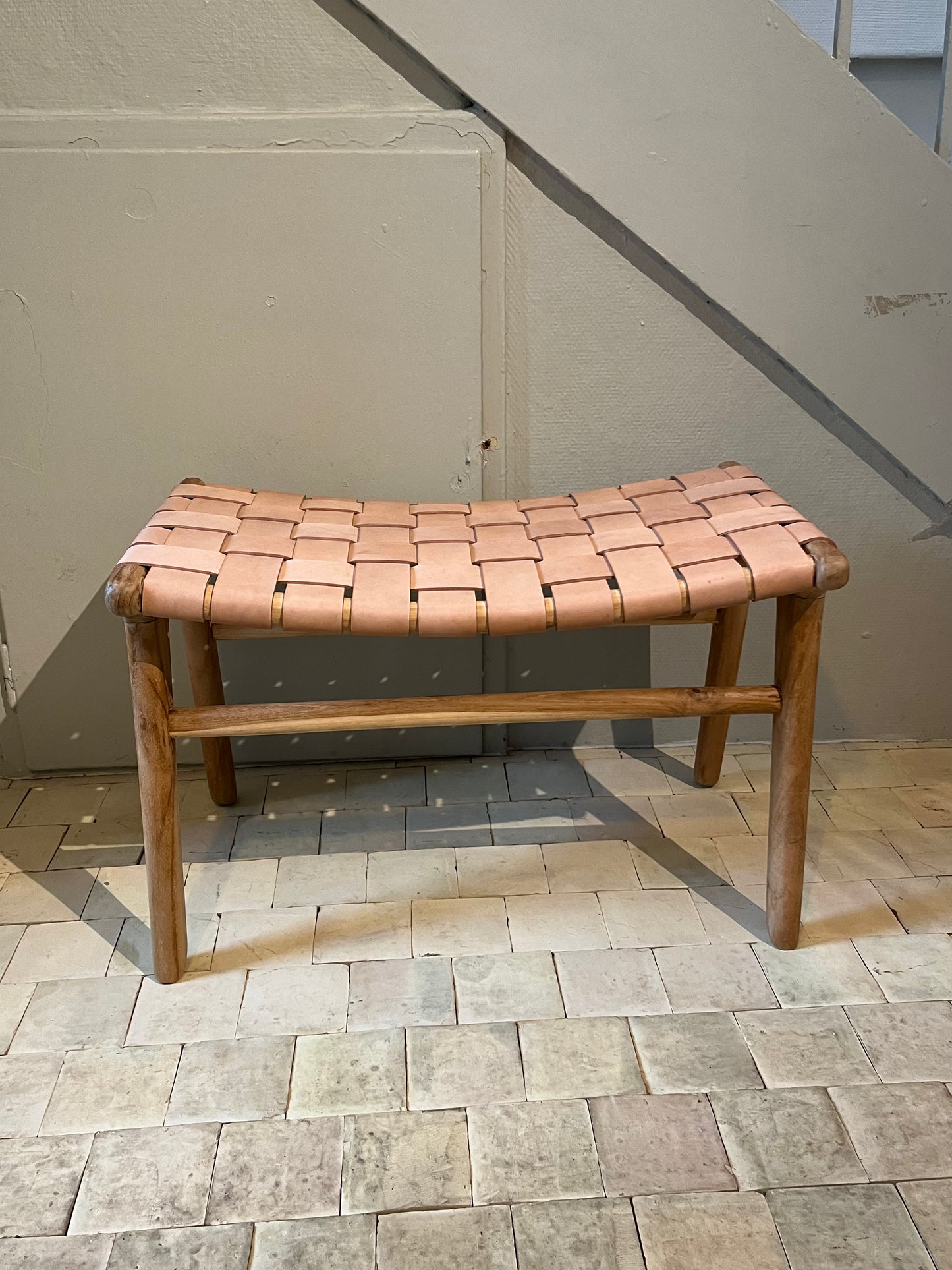 Udstillingsmodel - Skammel - Teak/cognacfarvet læder - By Sol - P014 - novamøbler