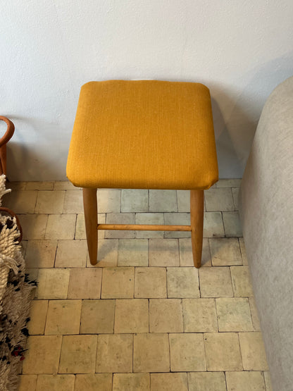 Udstillingsmodel - Gul skammel i massivt træ