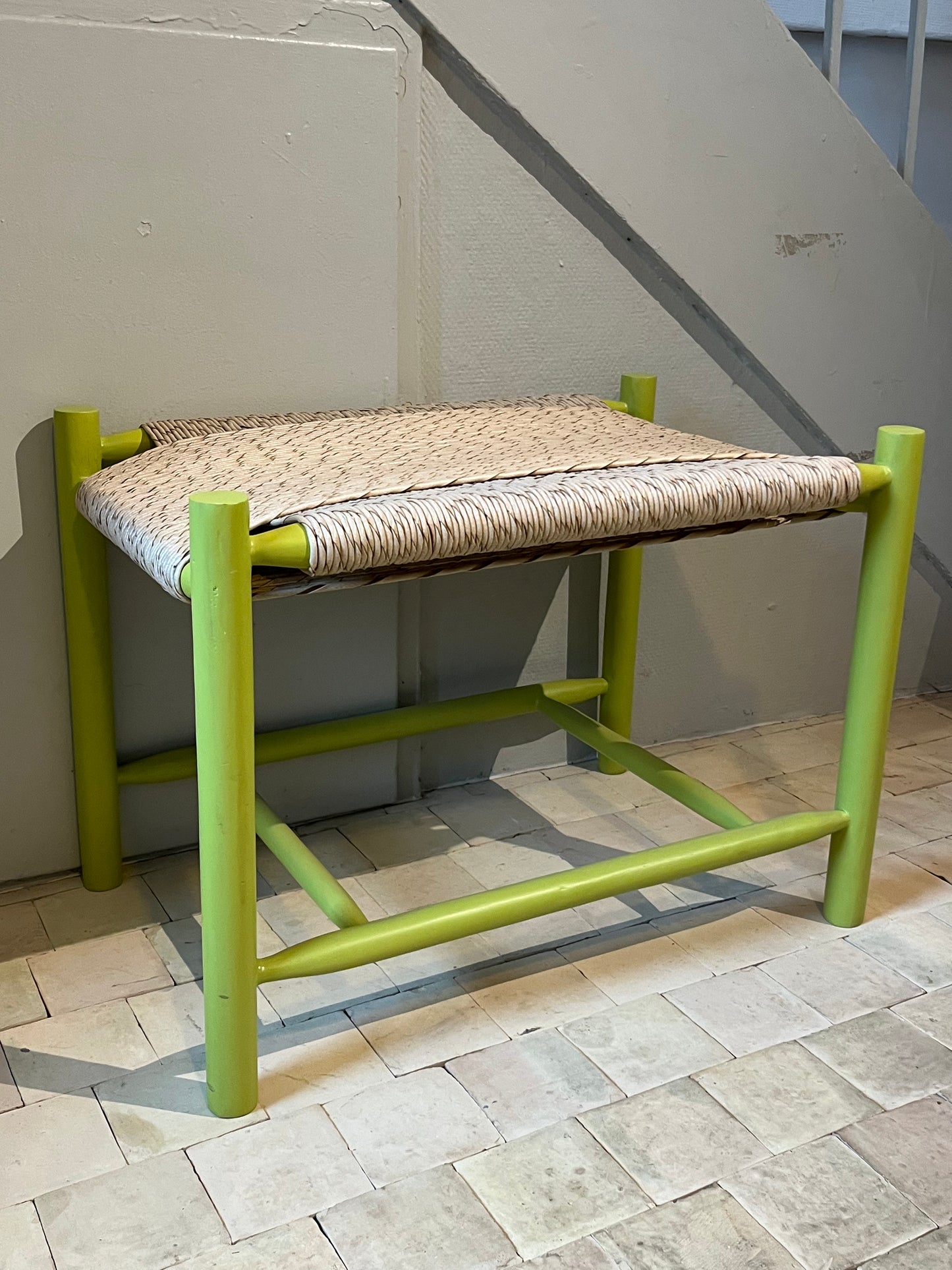 Udstillingsmodel - Skammel med papirsflet - Flere farver - S001 - By Sol - novamøbler