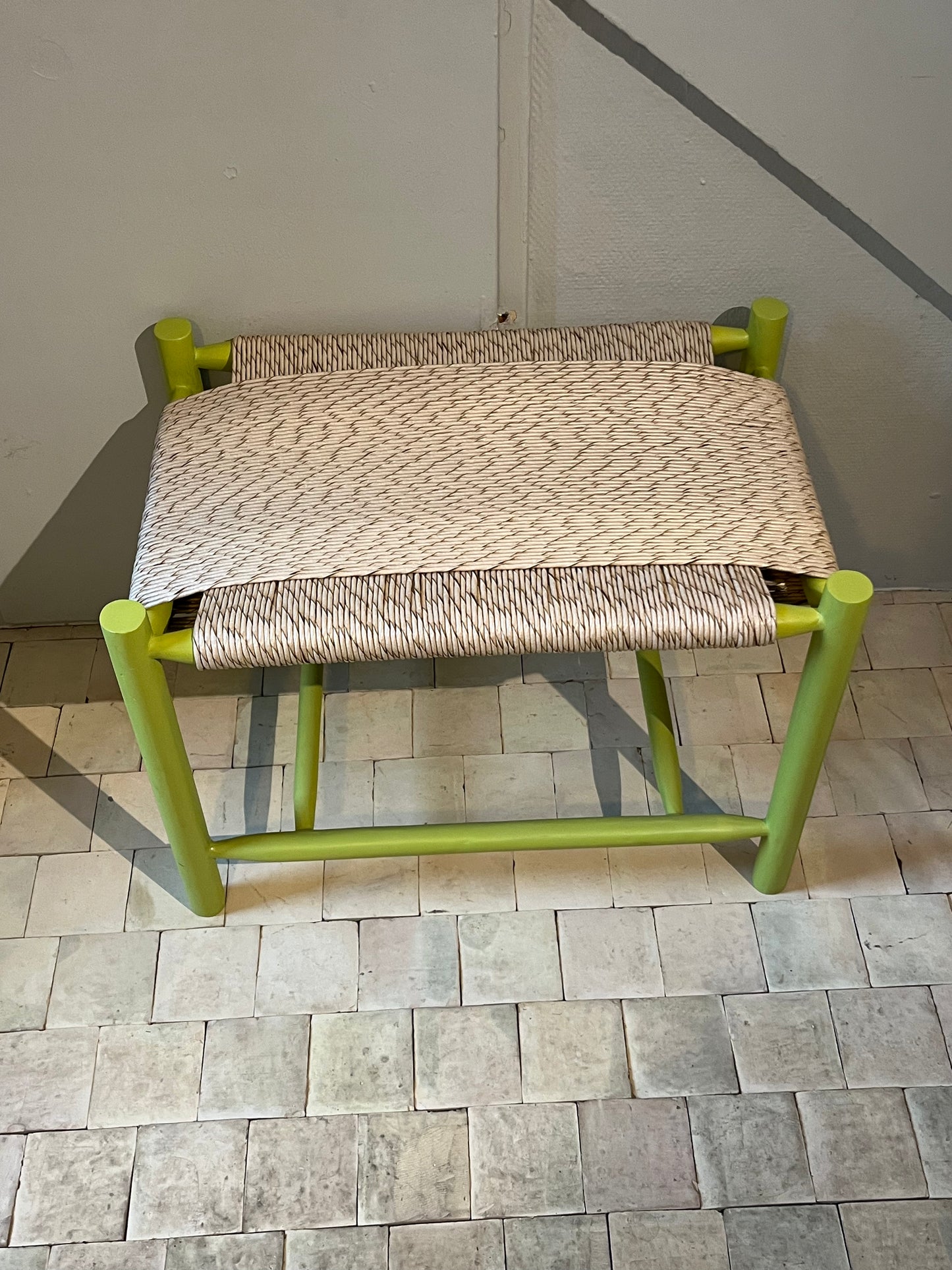 Udstillingsmodel - Skammel med papirsflet - Flere farver - S001 - By Sol - novamøbler