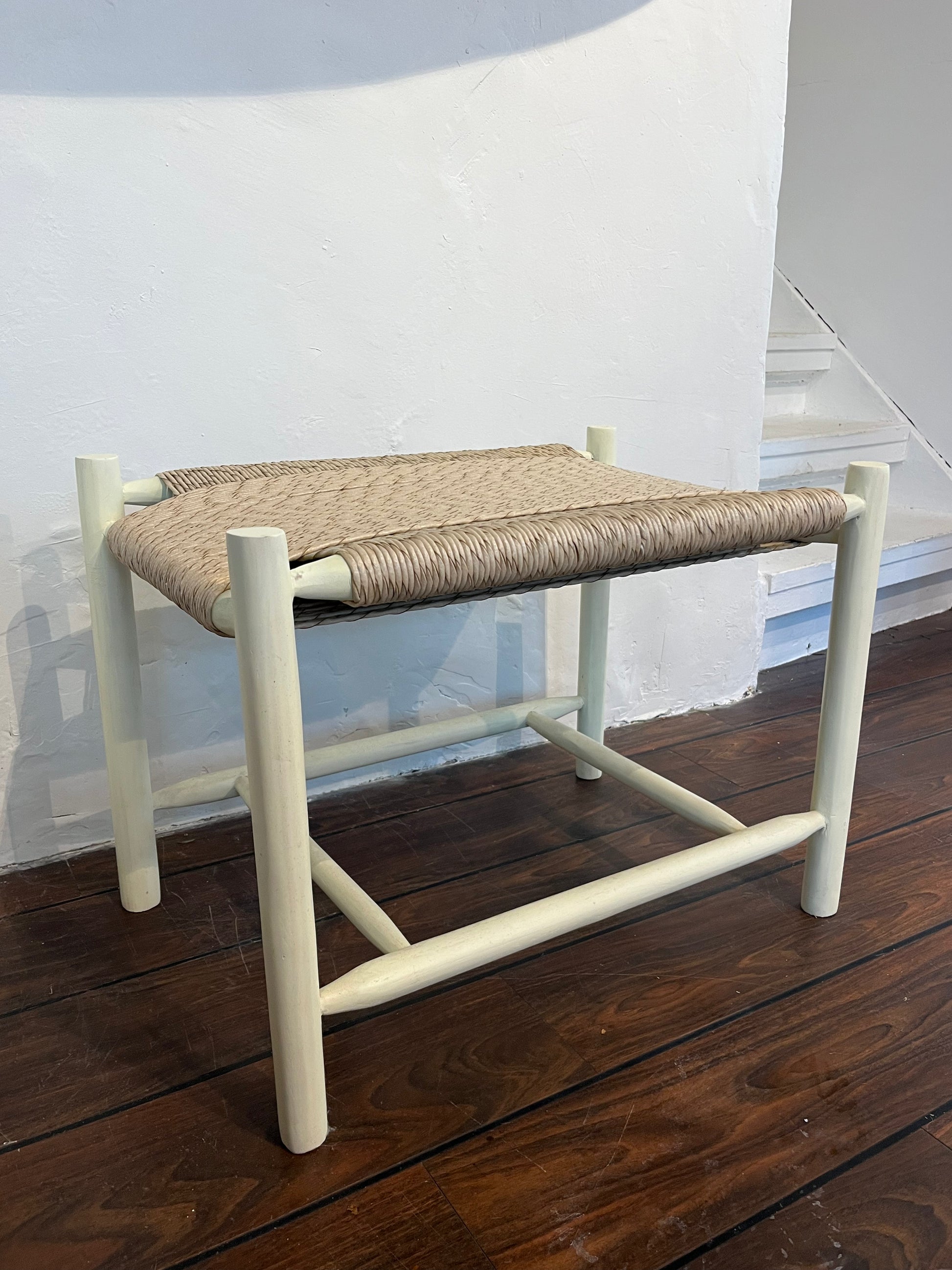 Udstillingsmodel - Skammel med papirsflet - Flere farver - S001 - By Sol - novamøbler