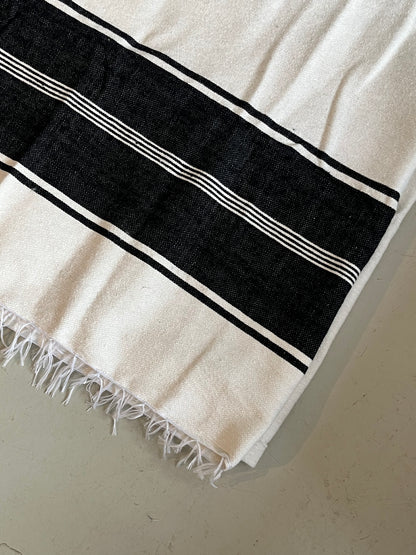 Sengetæppe - Bomuld eller uld - Off white/Sort