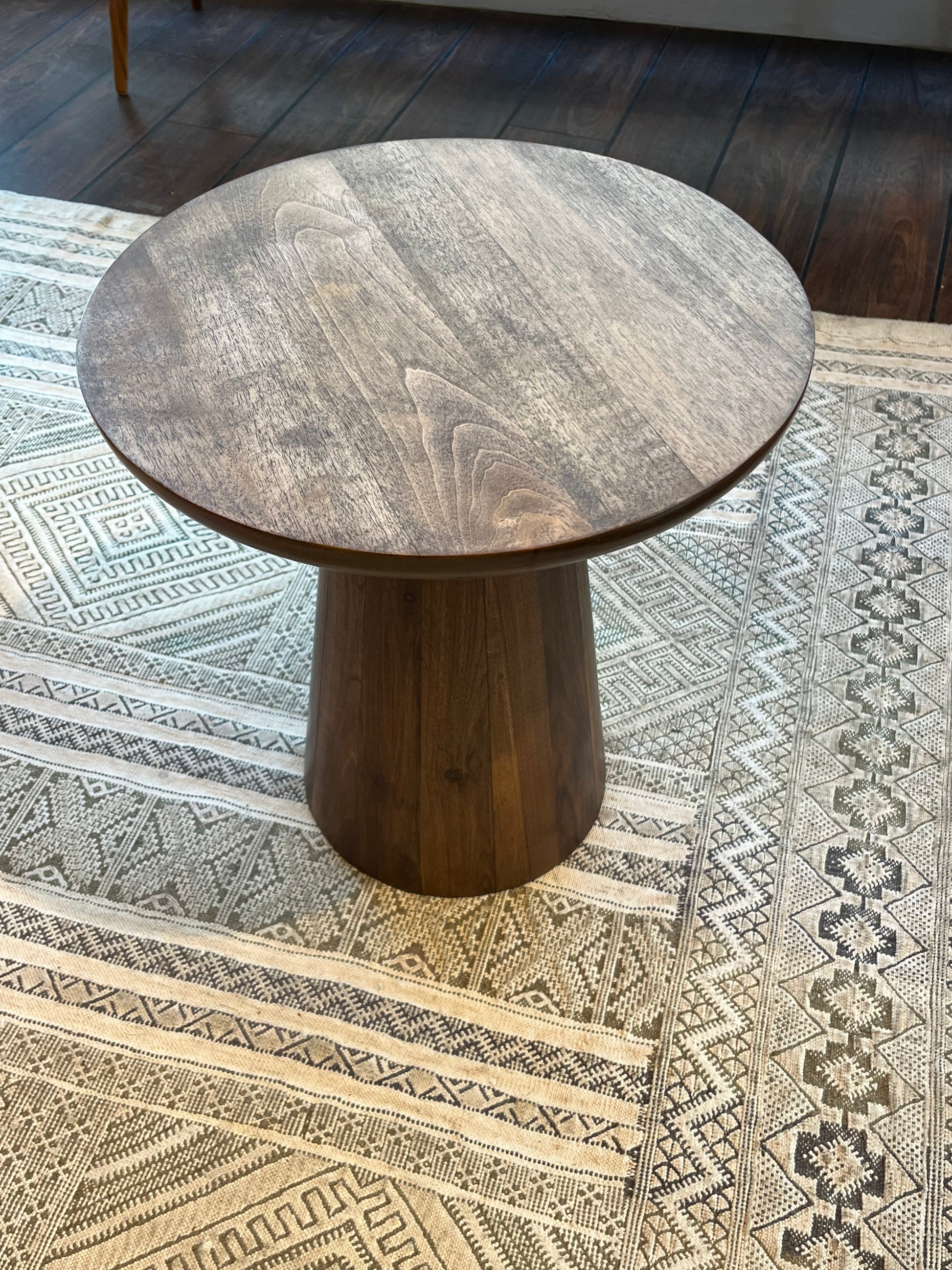 Udstillingsmodel - Sofabord - Mushroom - Valnøddetræ - Ø40 - By Sol - novamøbler