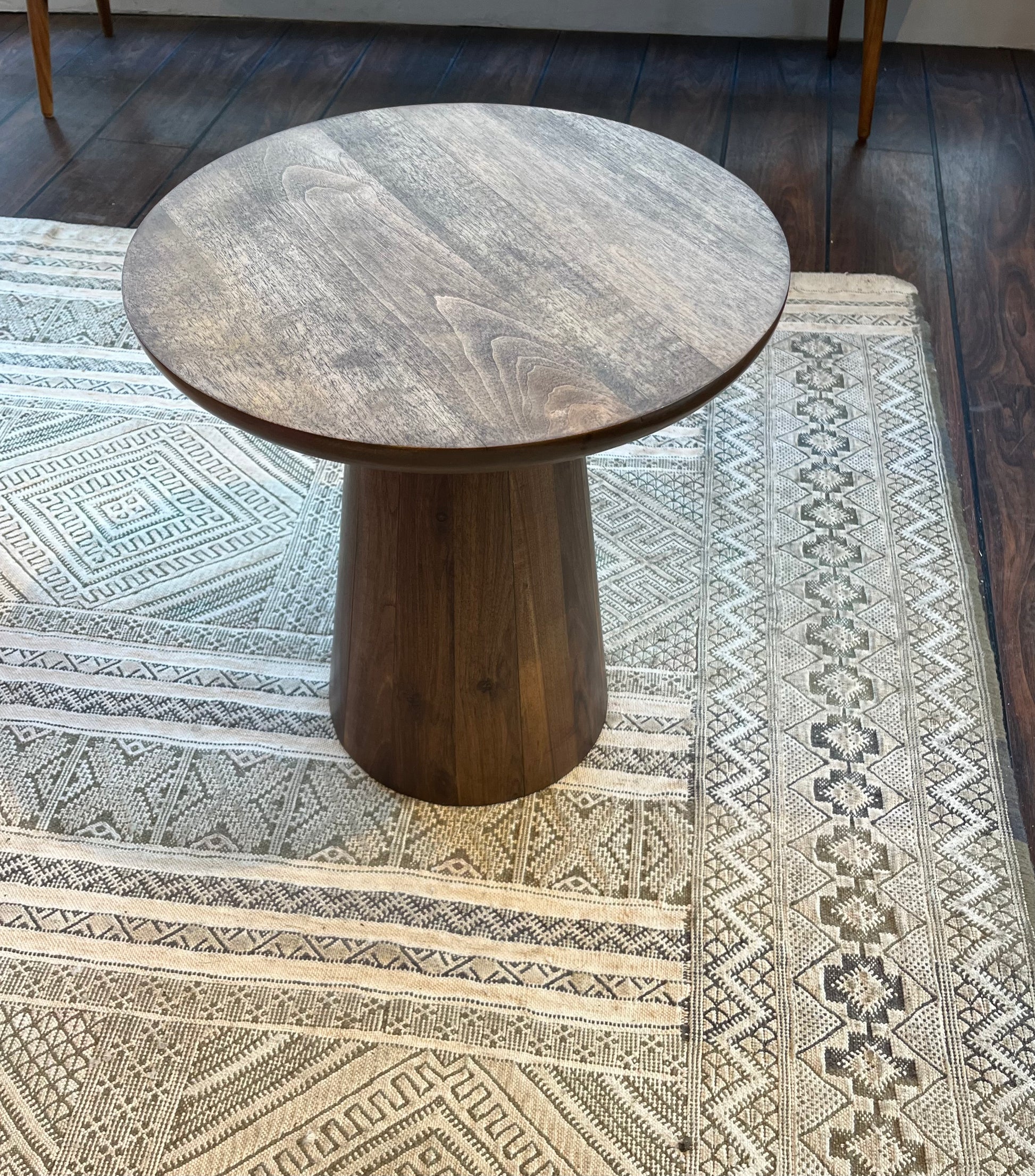 Udstillingsmodel - Sofabord - Mushroom - Valnøddetræ - Ø40 - By Sol - novamøbler