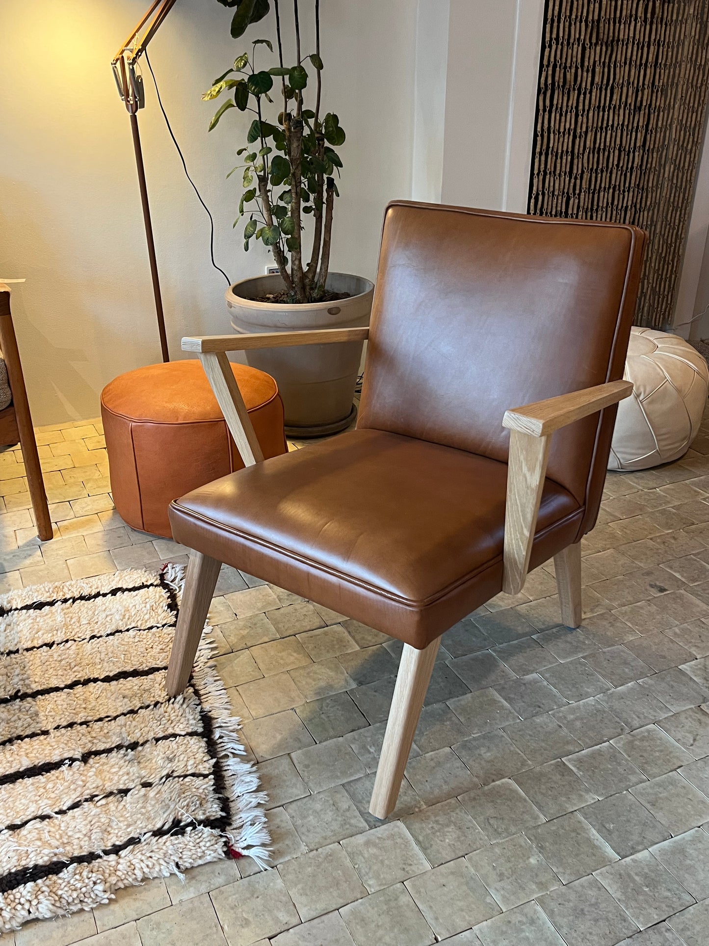 Lænestol - Cognacfarvet læder og egetræ - A005 - By Sol - novamøbler