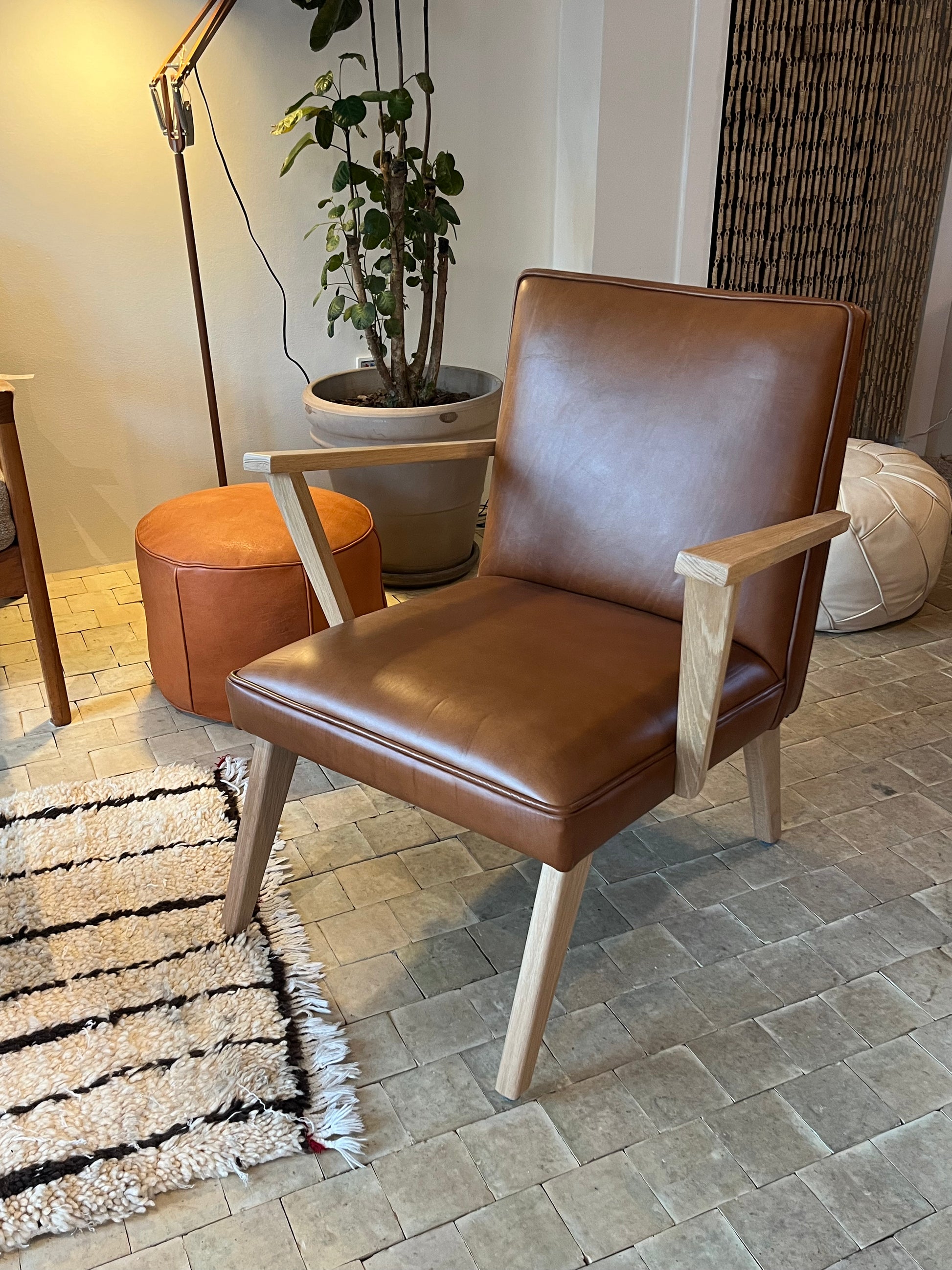 Lænestol - Cognacfarvet læder og egetræ - A005 - By Sol - novamøbler