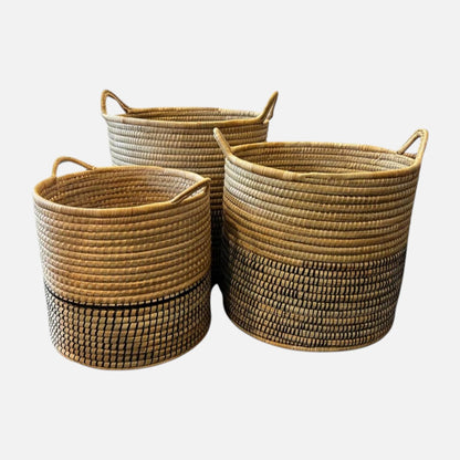 Kurv i søgræs/bananblade med hank - novamøbler
