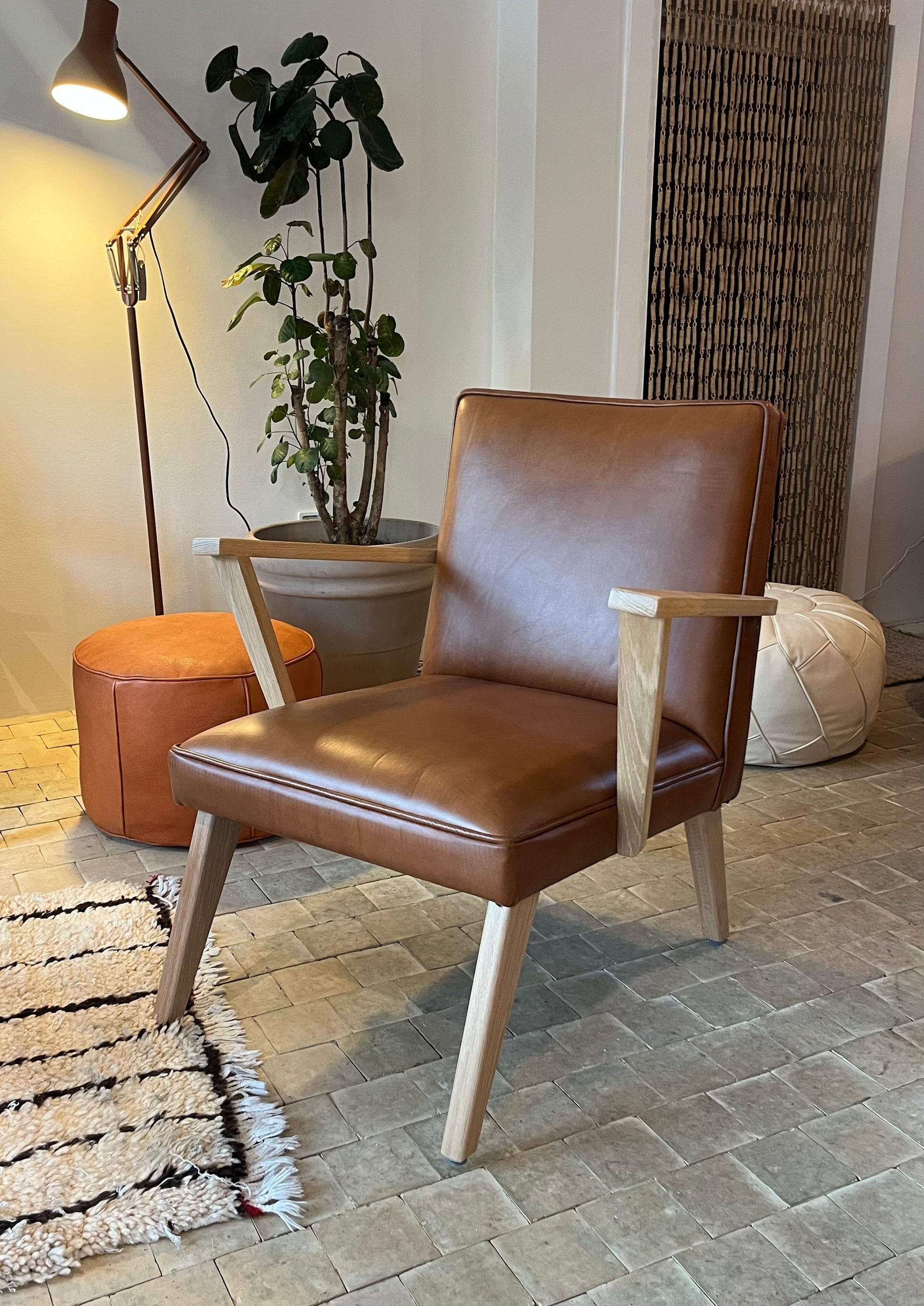 Lænestol - Cognacfarvet læder og egetræ - A005 - By Sol - novamøbler