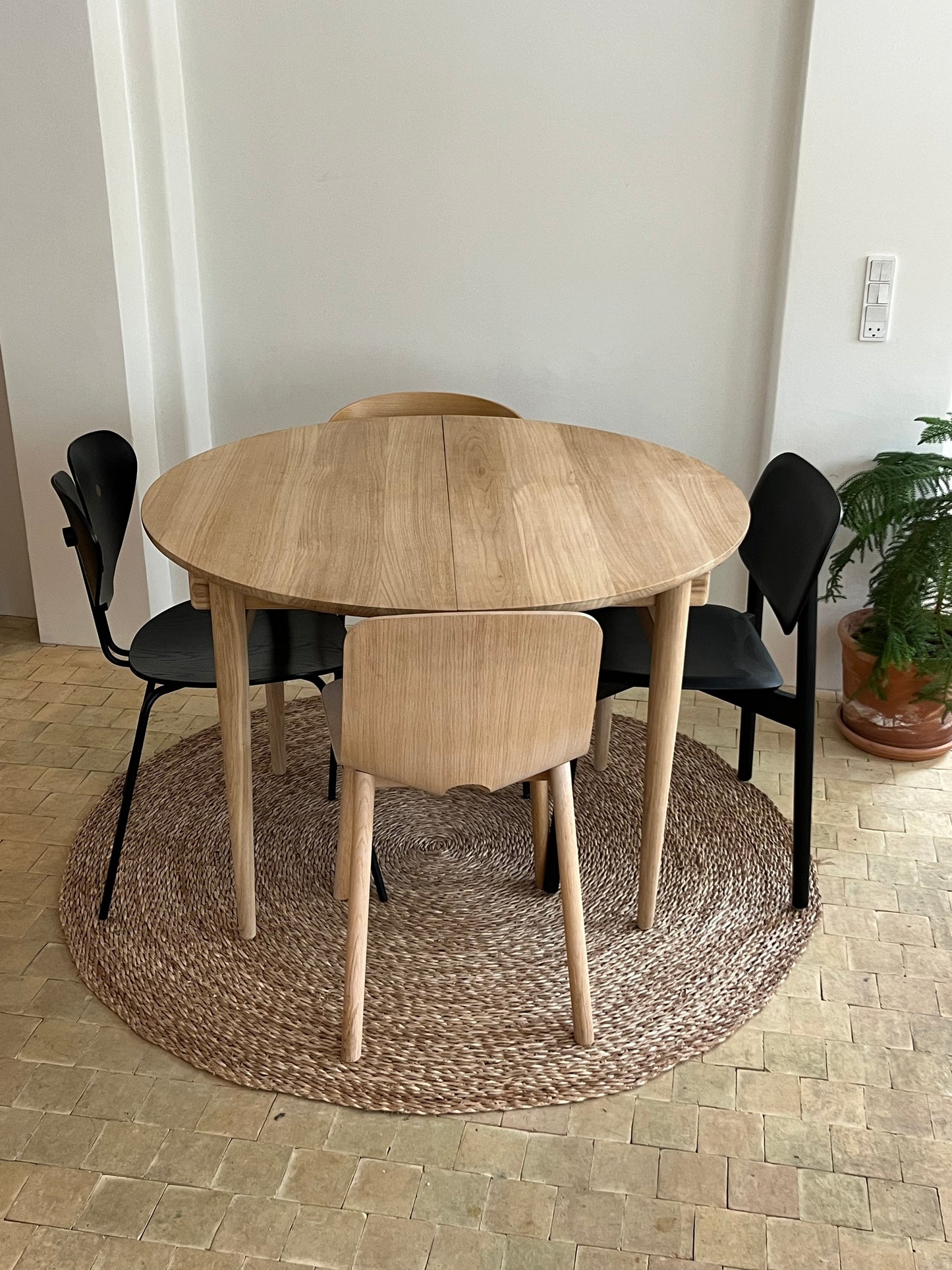 Rundt spisebord med udtræk - Egetræ - P012 - By Sol