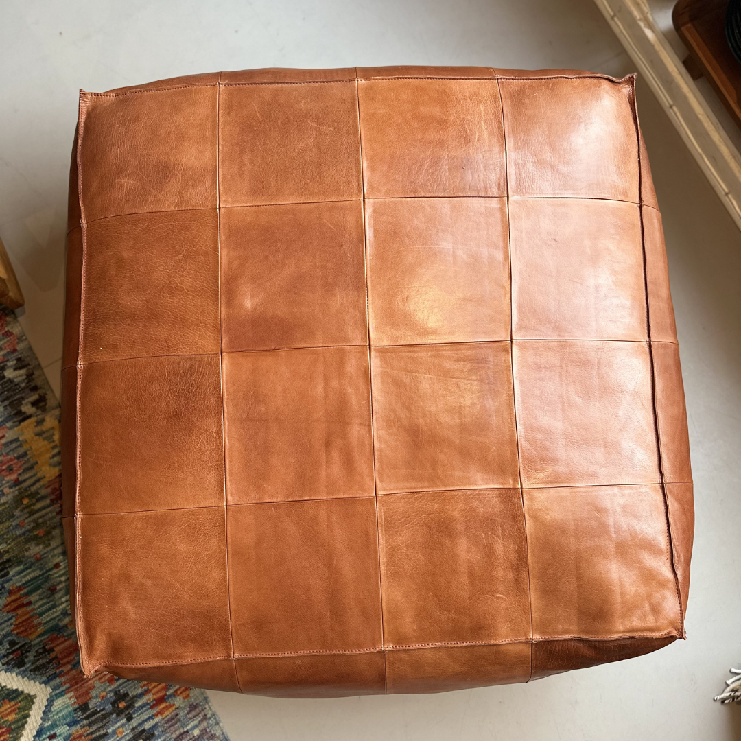 Udstillingsmodel - Stor puf - Cognacfarvet kernelæder - 85 x 85 cm