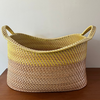 Udstilligsmodel - Bambuskurv - Oval to-farvet kurv i gul - novamøbler