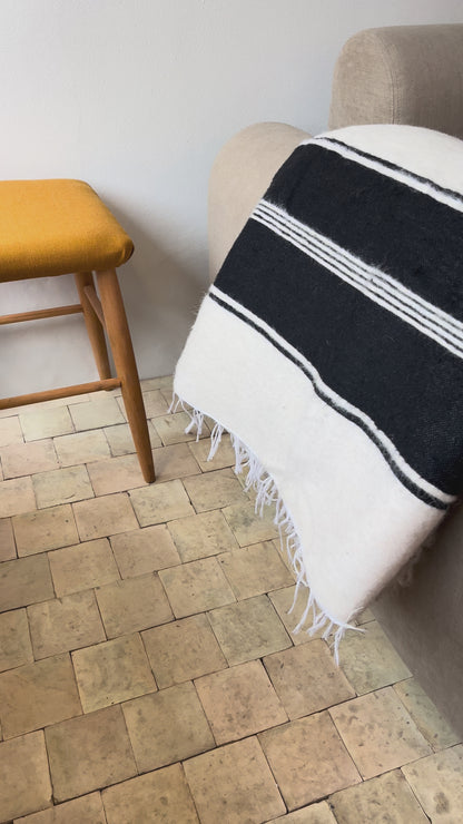 Sengetæppe - Bomuld eller uld - Off white/Sort