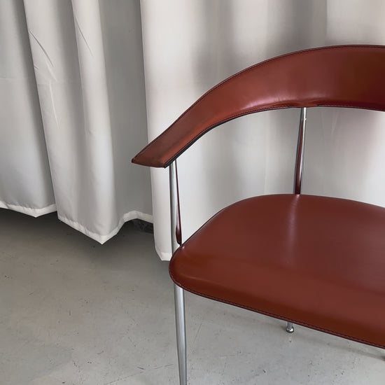 Vintage spisebordsstol P40 i cognacfarvet kernelæder designet af Vegni & Gual Tierotti for Fasem - novamøbler