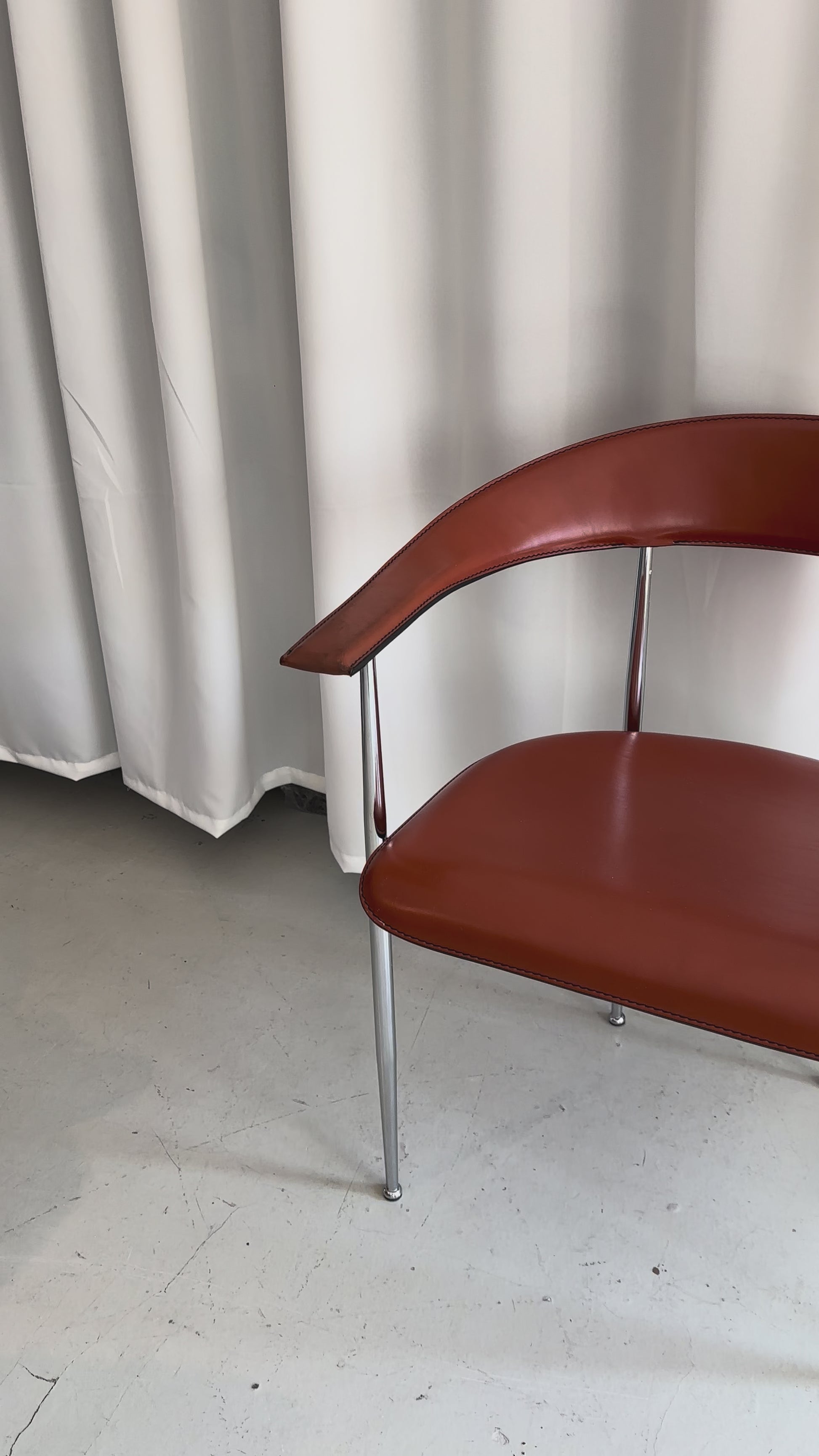 Vintage spisebordsstol P40 i cognacfarvet kernelæder designet af Vegni & Gual Tierotti for Fasem - novamøbler